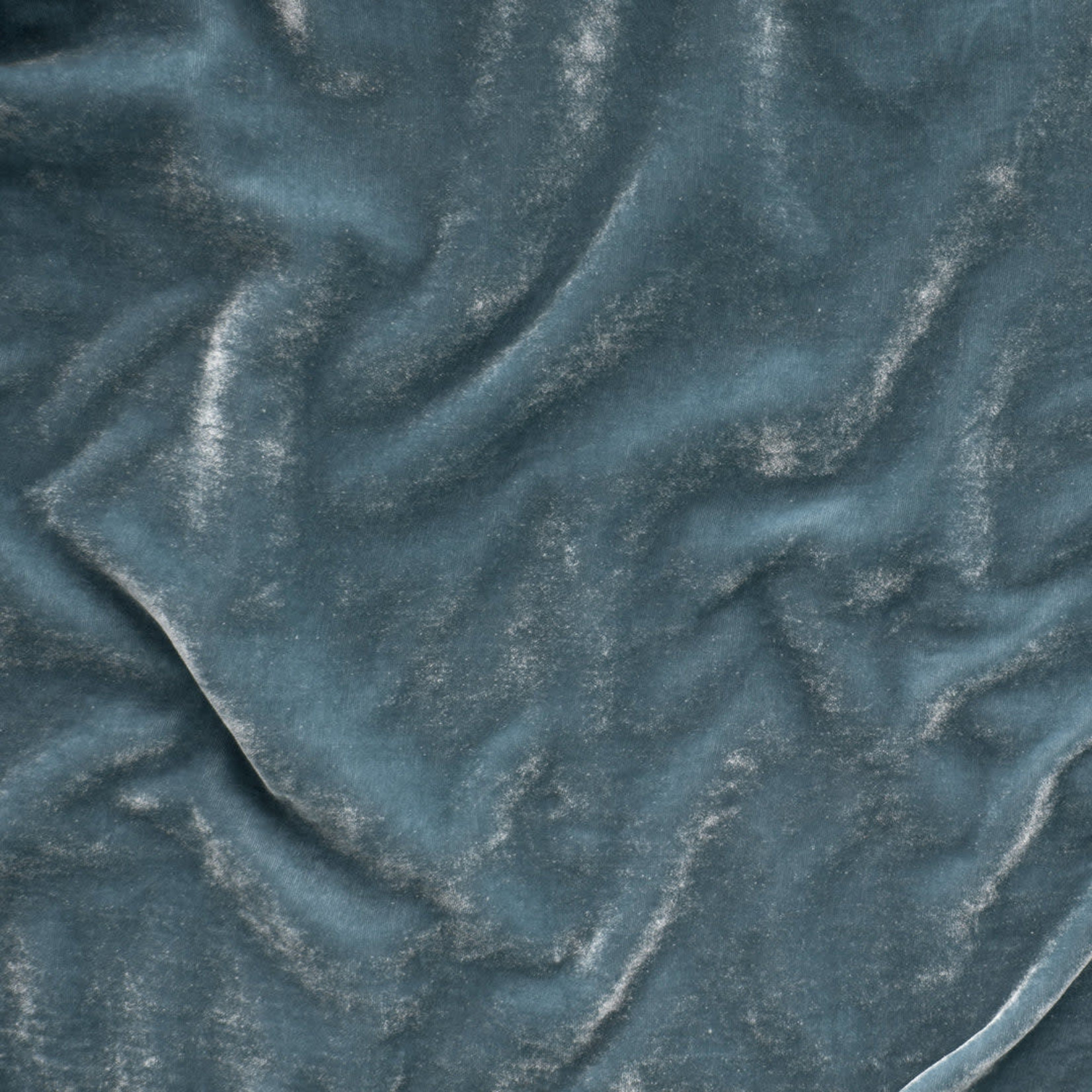 Bella Notte Carmen Throw Blanket