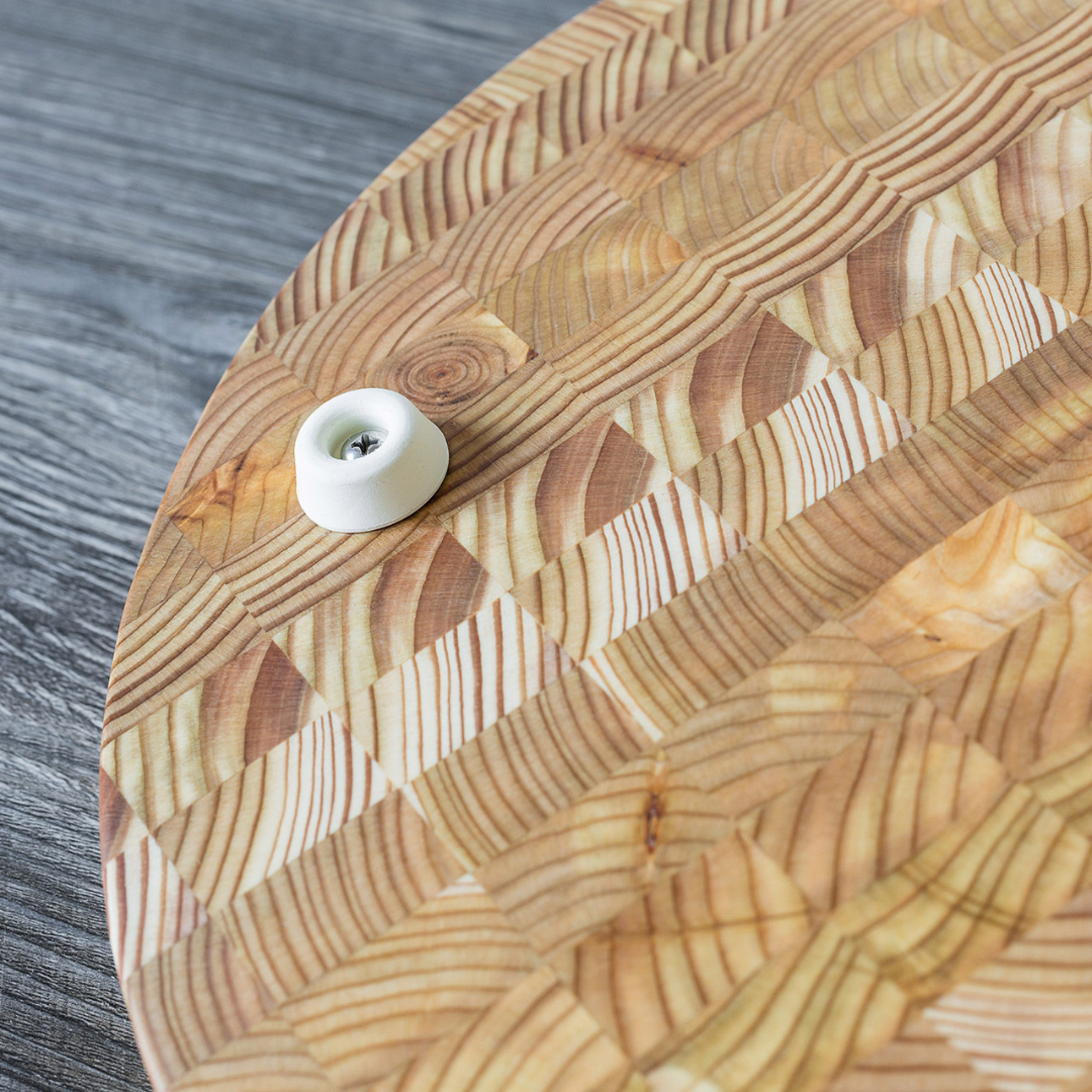 Larch Wood Round Cutting Board (Premium)