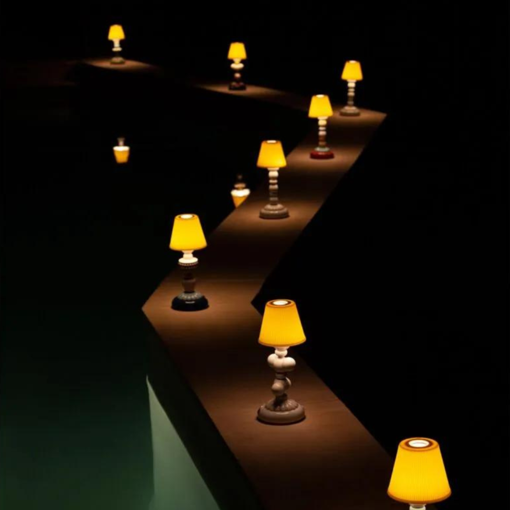 Lladro Sunflower Firefly Table Lamp -Black