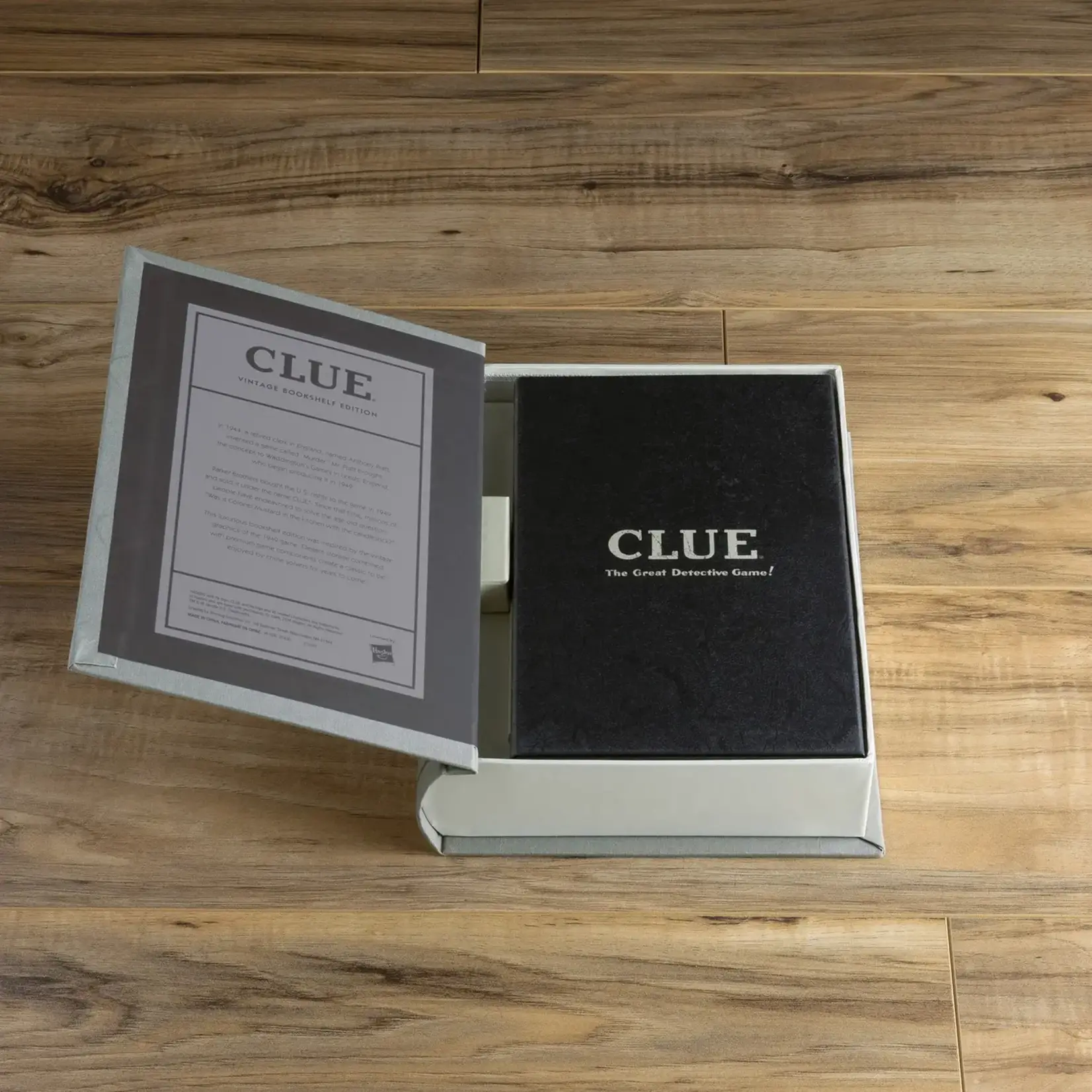 WS Game Company Clue Vintage Bookshelf Game