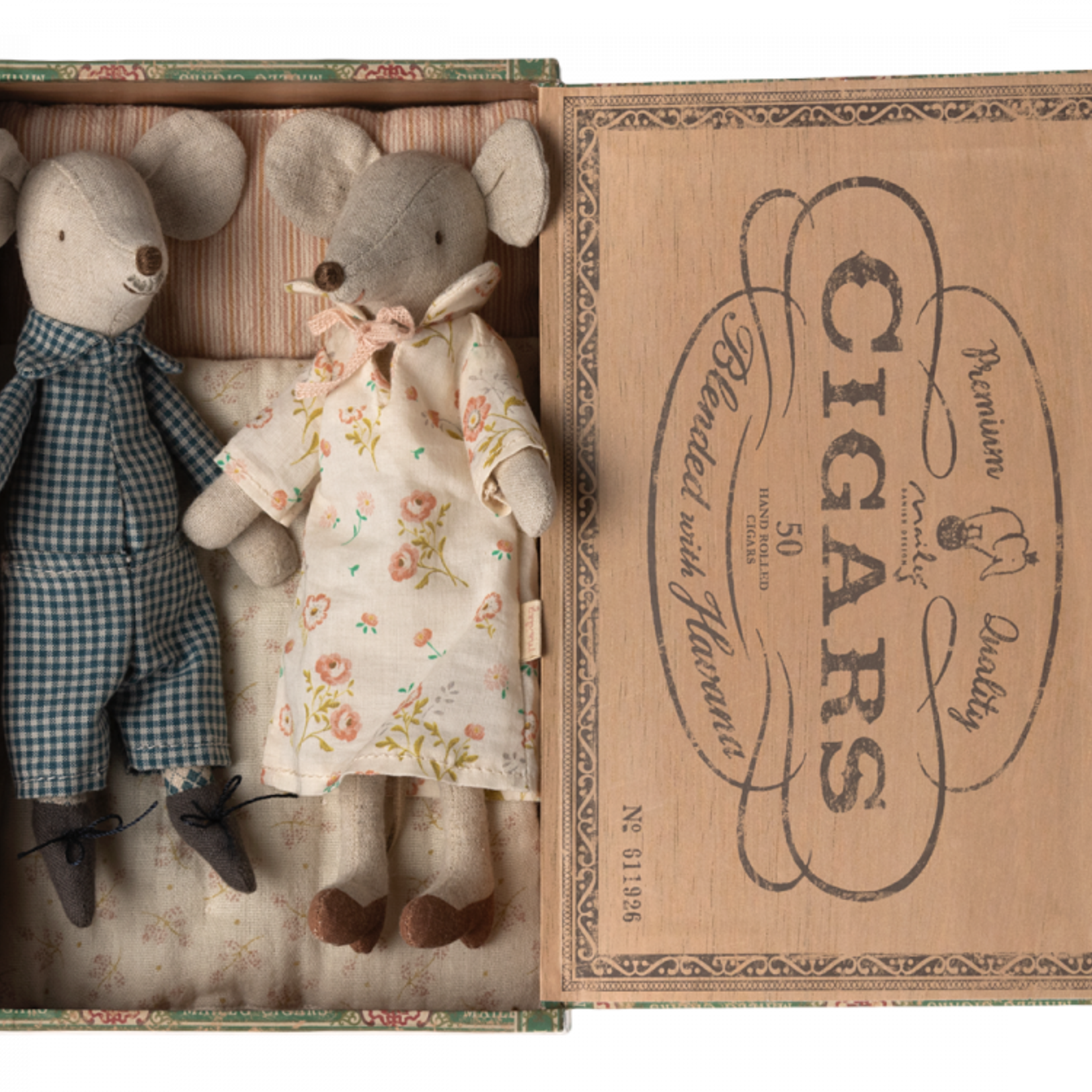 Maileg USA Grandma and Grandpa Mice in Cigarbox