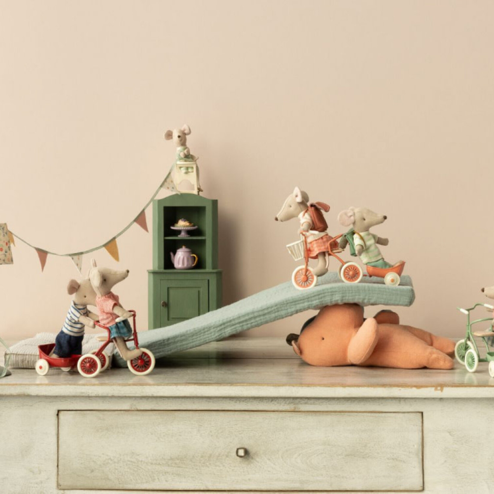 Maileg USA Tricycle Mouse, Big sister - Coral