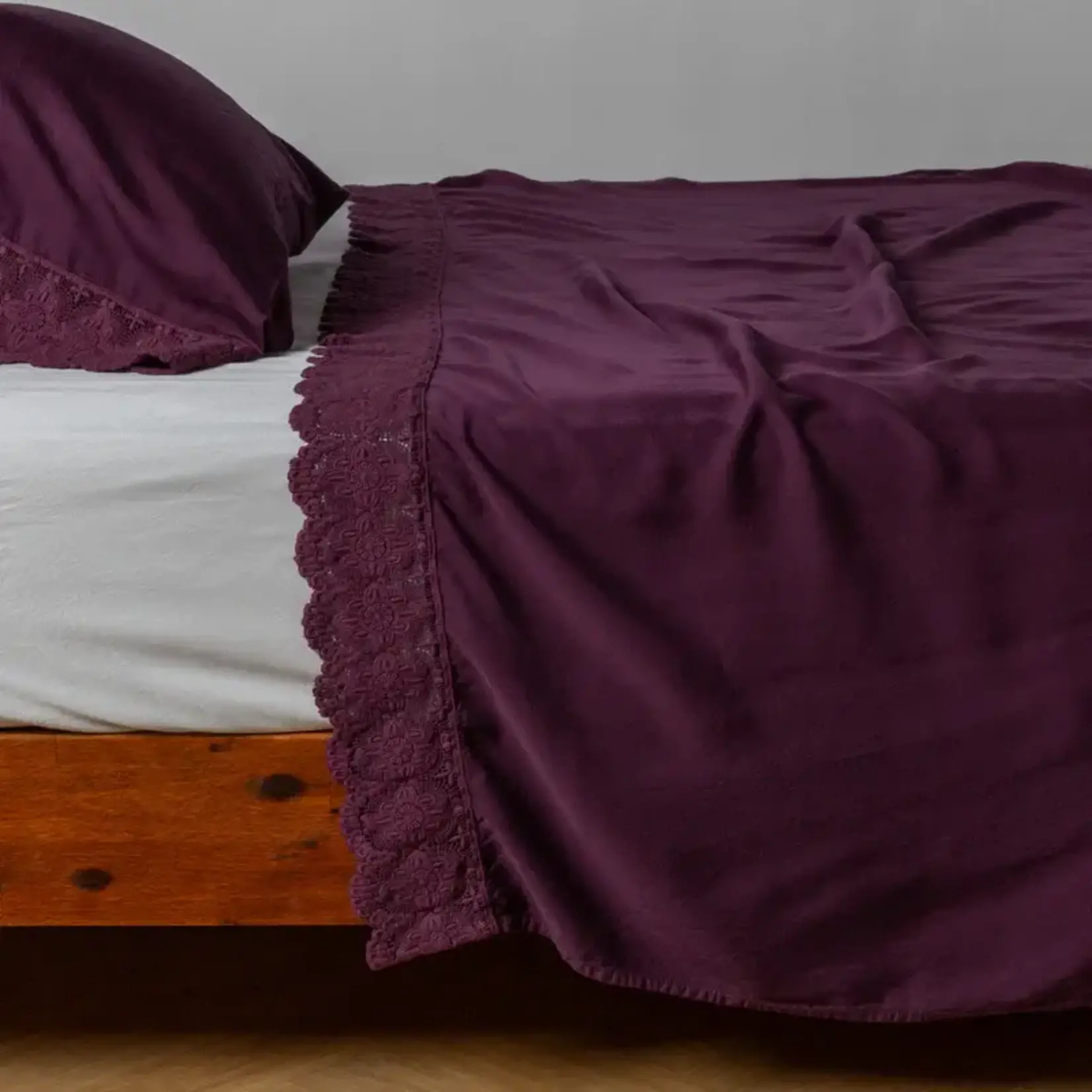 Bella Notte Madera Luxe with Donella Lace Flat Sheet