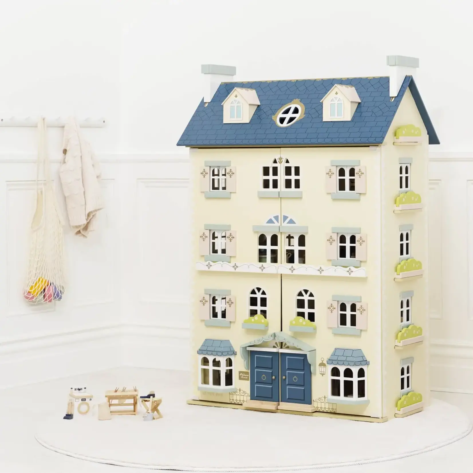 Le Toy Van, Inc. Palace Wooden Dolls House
