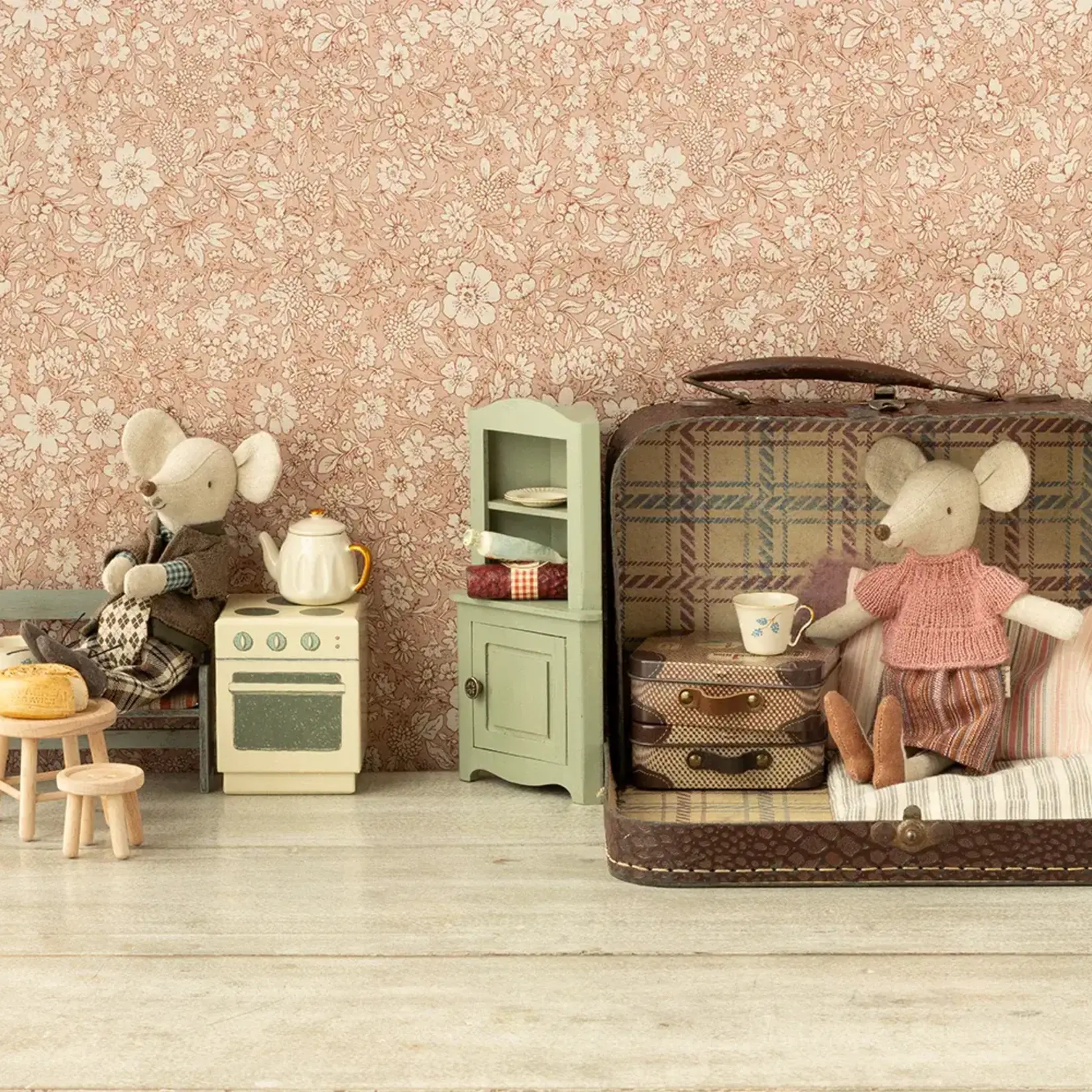 Maileg USA Corner Cabinet, Mouse - Light Green