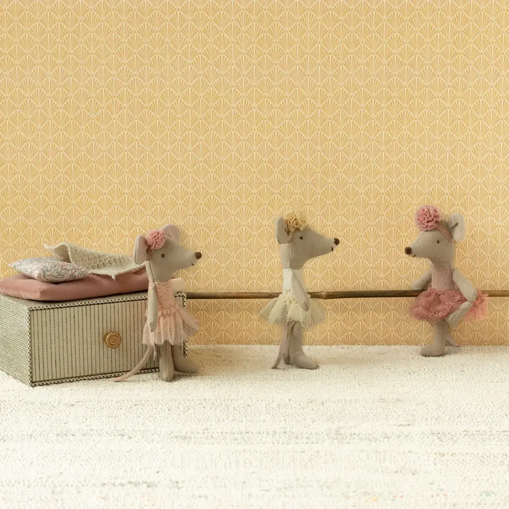 Maileg USA Dance mouse in daybed, Little sister