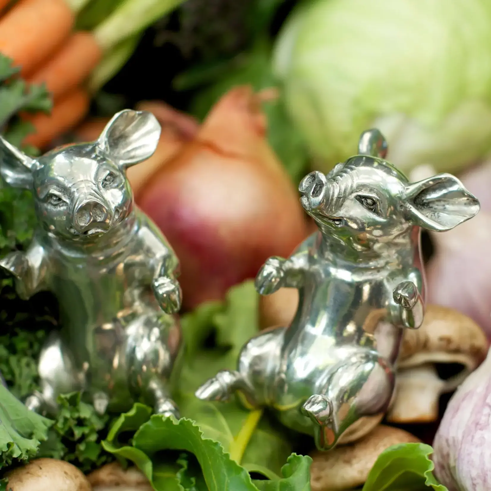 Vagabond House Happy Pigs Salt & Pepper Set