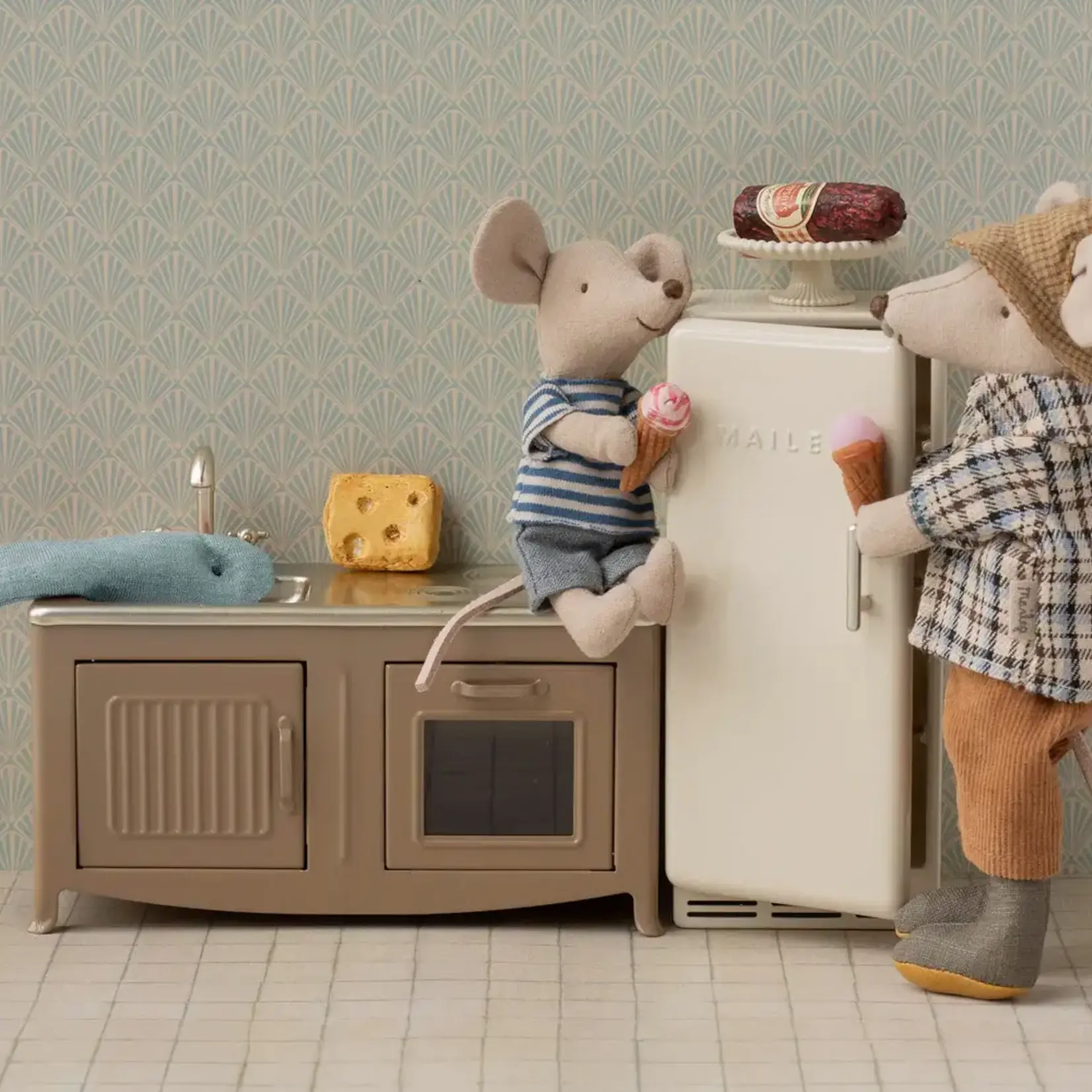 Maileg USA Fridge, Mouse - Off white
