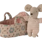 Maileg USA Baby mouse in carry cot - Rose