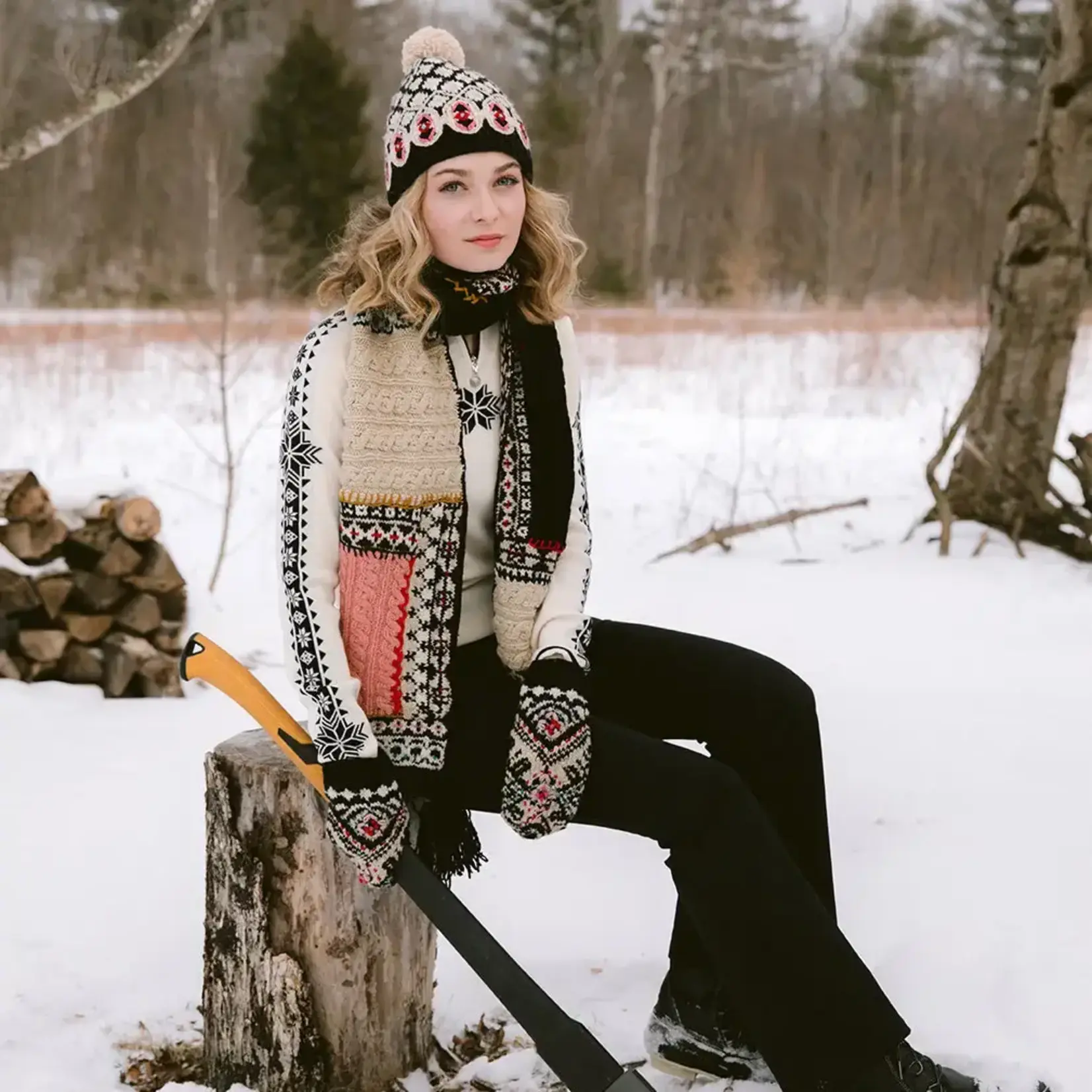 French Knot Black Vintage Chalet Women's Wool Beanie