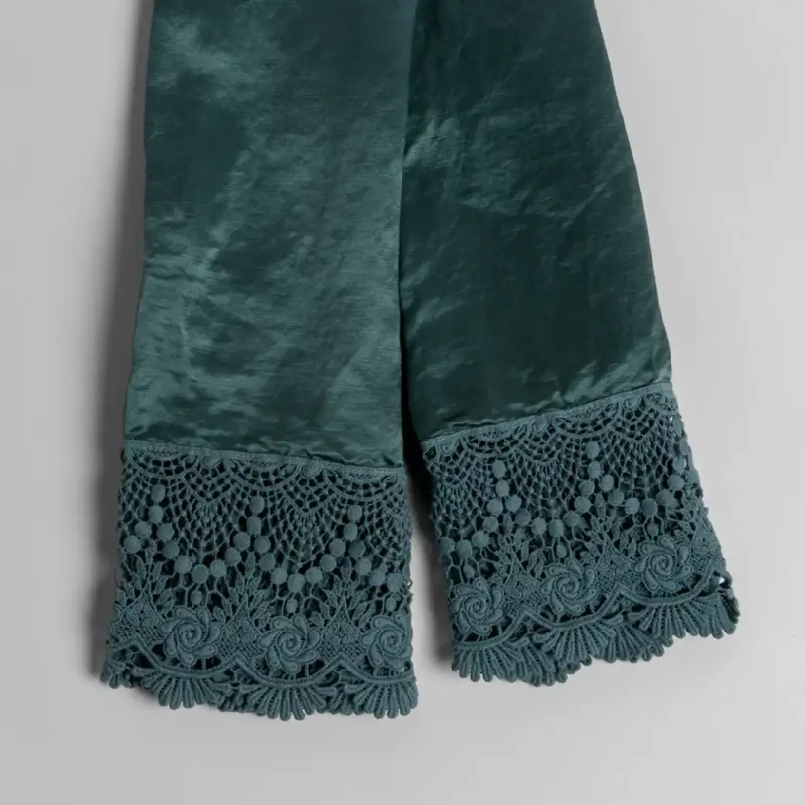 Bella Notte Paloma Pillowcase with Cotton Lace Trim Cenote King