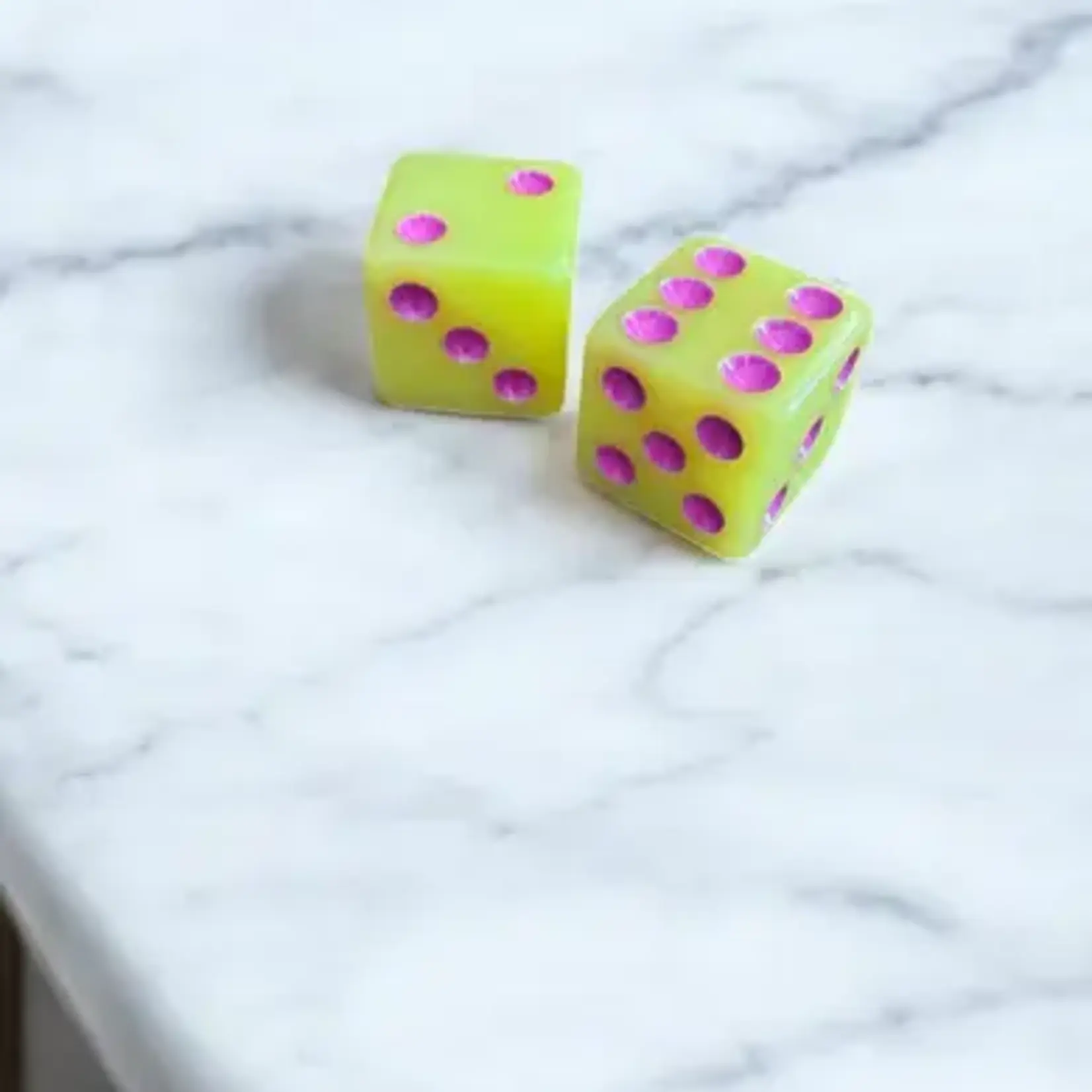 Peace Love Mahjong Dice (set of 2)