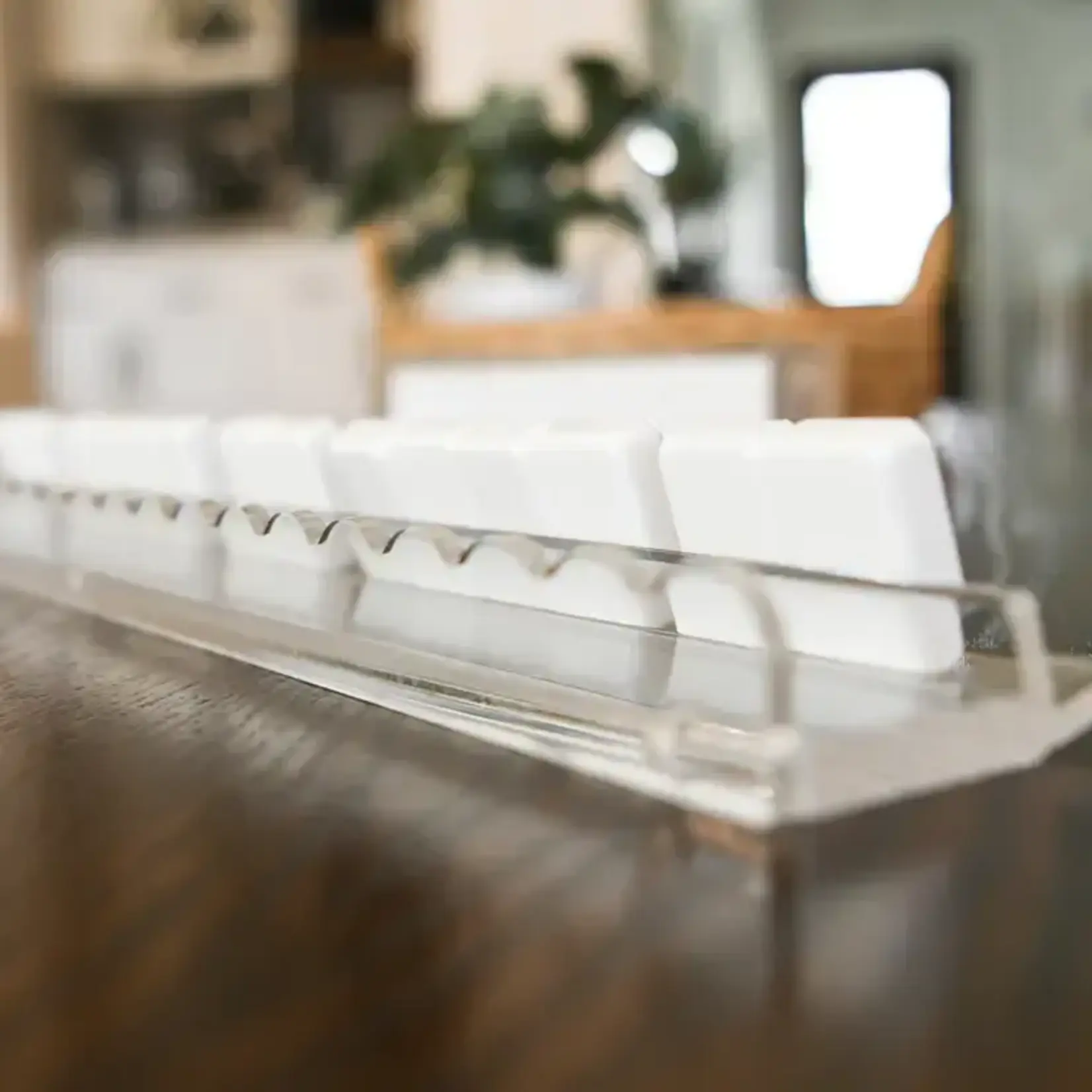 Humble Oak Co Clear Acrylic Scallop Mahjong Rack with Magnetic Pushers