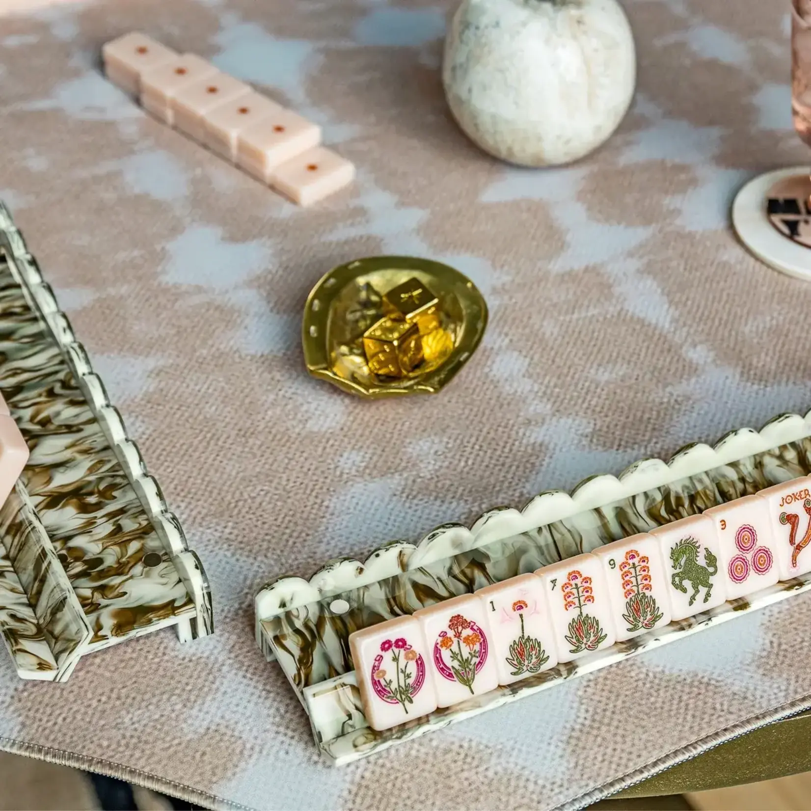 Haus of Tiles Ivy Marble Scalloped Acrylic Mahjong Rack Set