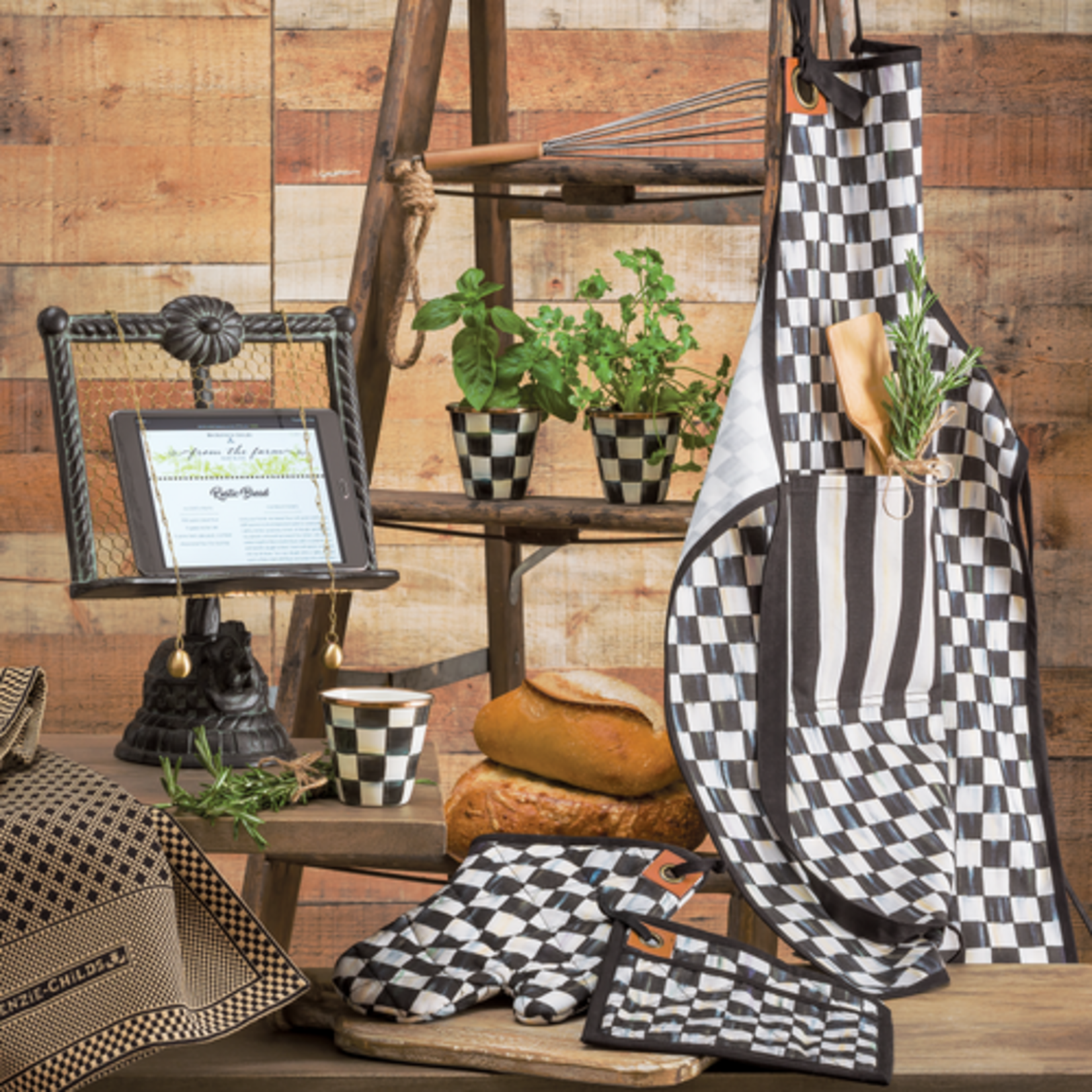 MacKenzie-Childs courtly check bistro oven mitt