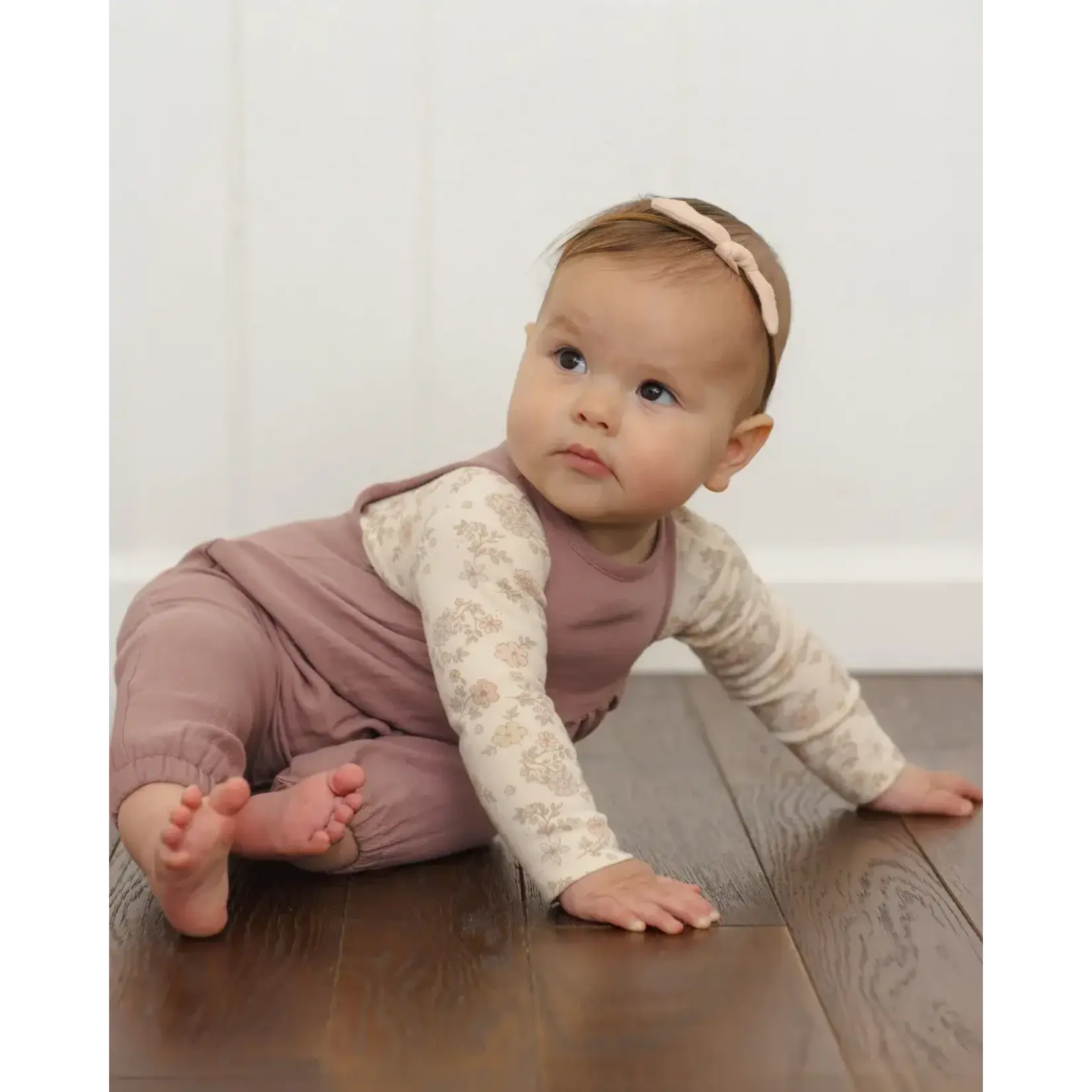 Quincy Mae Quincy Mae Natural Floral Vine L/S Tee & Mulberry Masie Overall Set