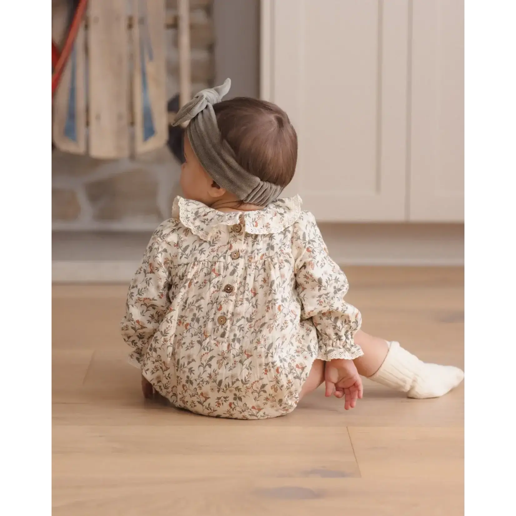 Quincy Mae Quincy Mae Natural Holiday Floral Callie Romper