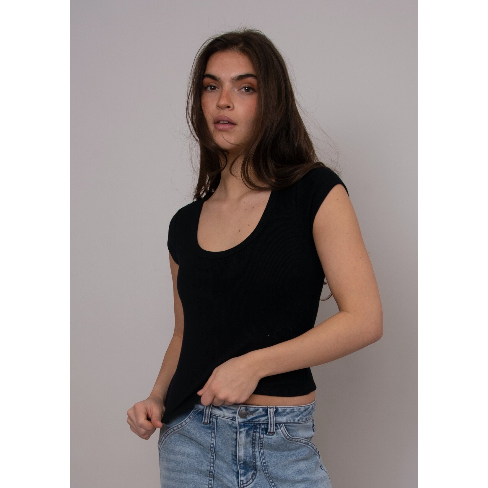 Rd Style Kendra Scoop Neck Cap Sleeve Top