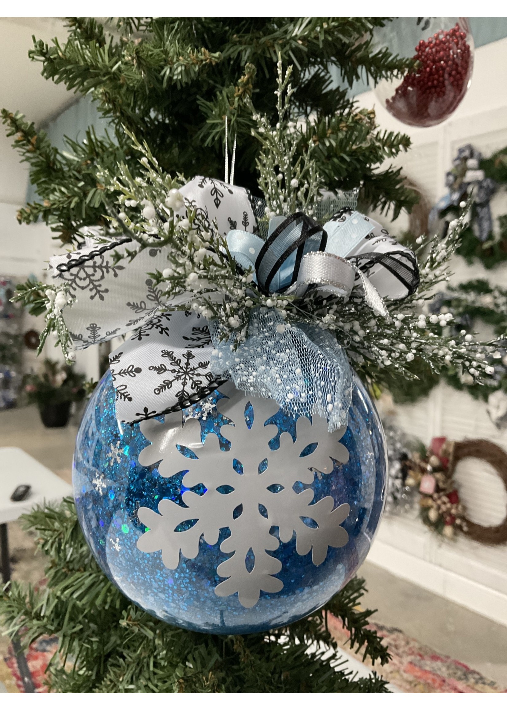 Sally Ward 2278SW Large Blue Snowflake Ornament
