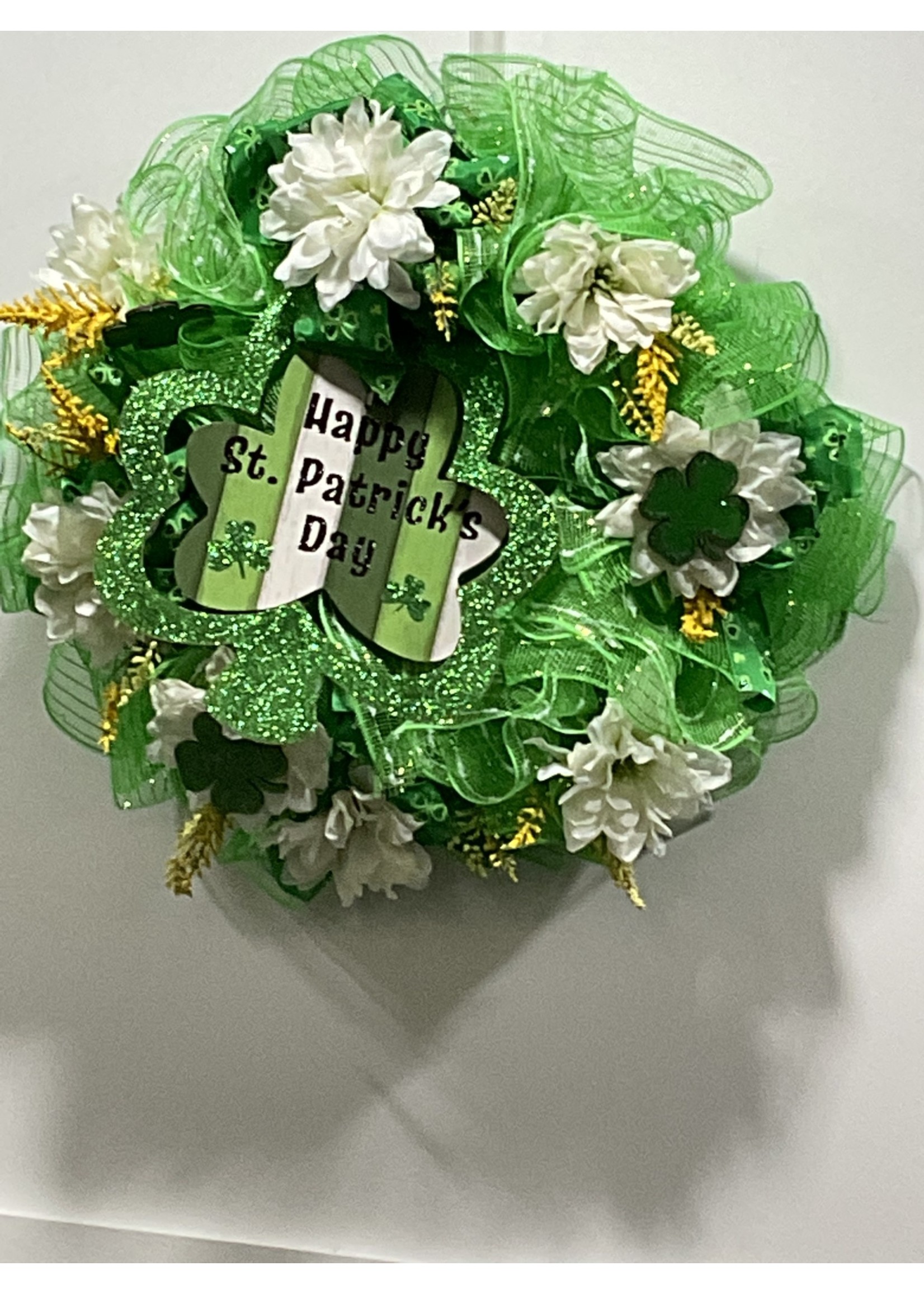 My New Favorite Thing Wreath Mesh 21 in-Bright Green White Flowers "Happy St Patrick's Day"