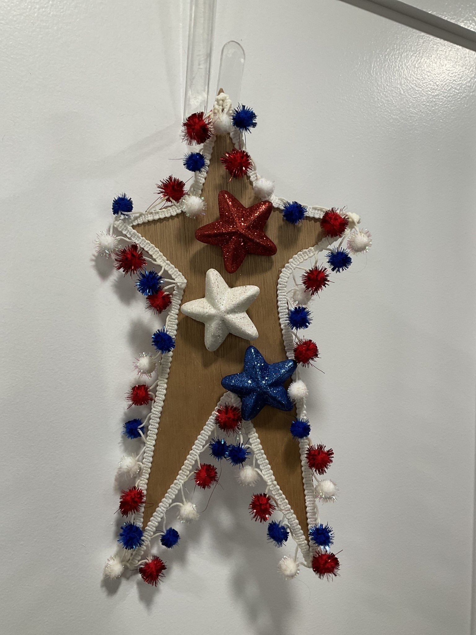 894 895 Wooden Wall Star 8x15-Red White Blue Pompoms - My New