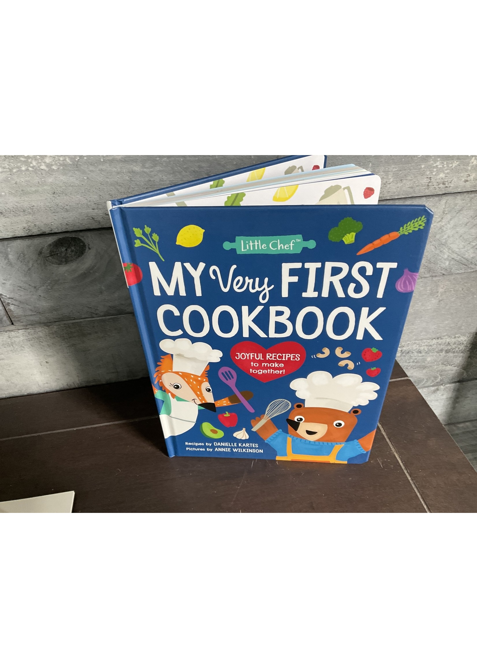 https://cdn.shoplightspeed.com/shops/654355/files/44701175/1652x2313x2/sourcebooks-my-very-first-cookbook-board-book.jpg