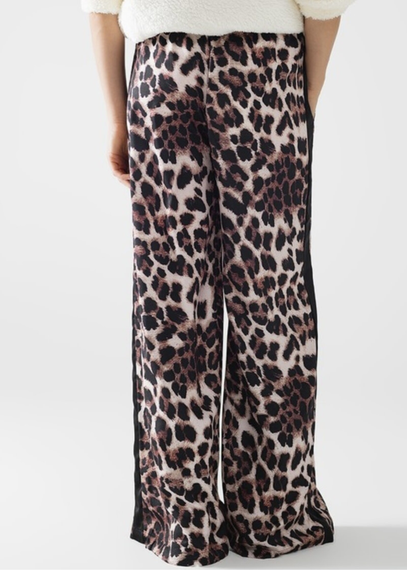 Strut Your Stuff Leopard Pants
