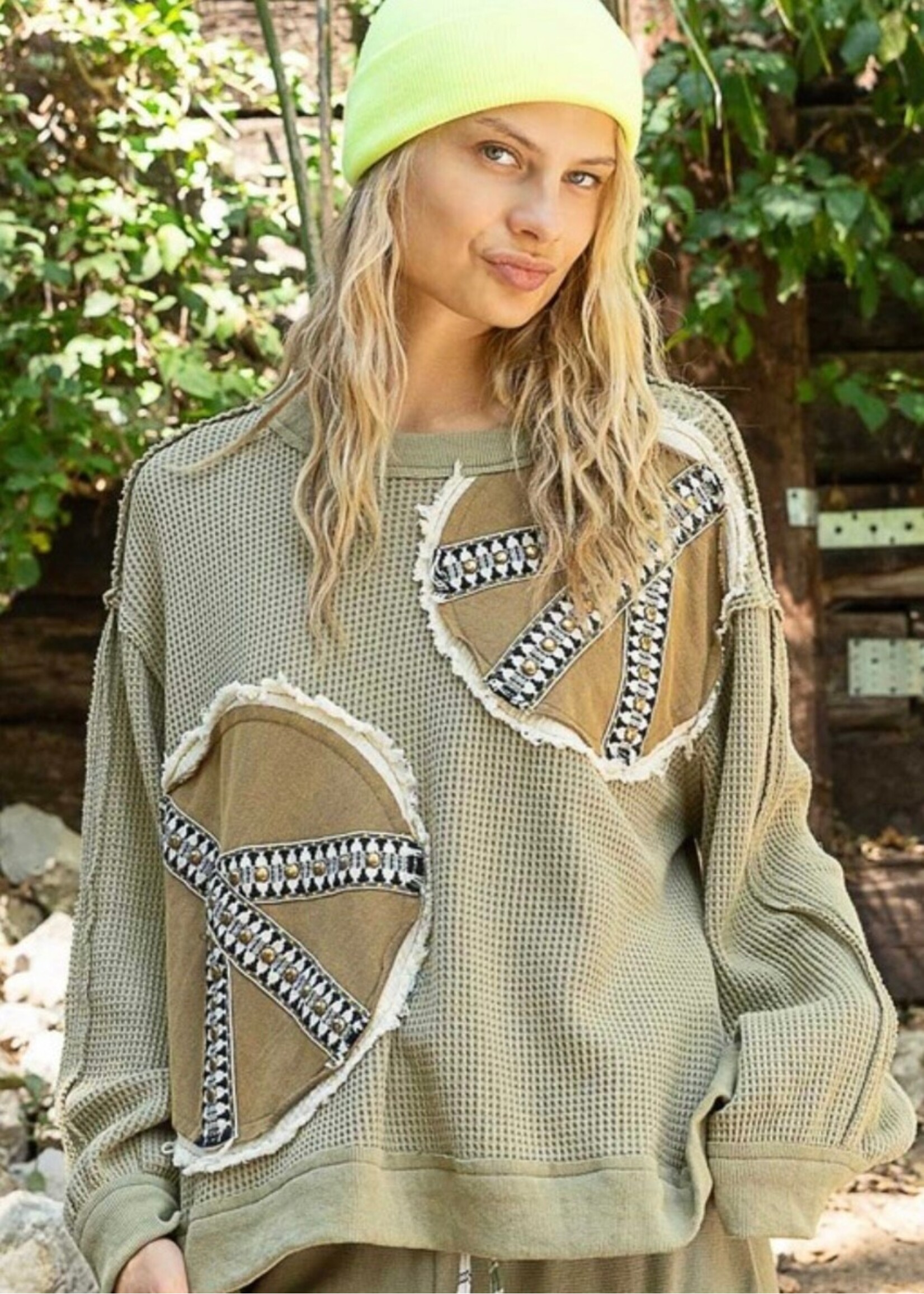 Peace Patch Thermal Top with studs