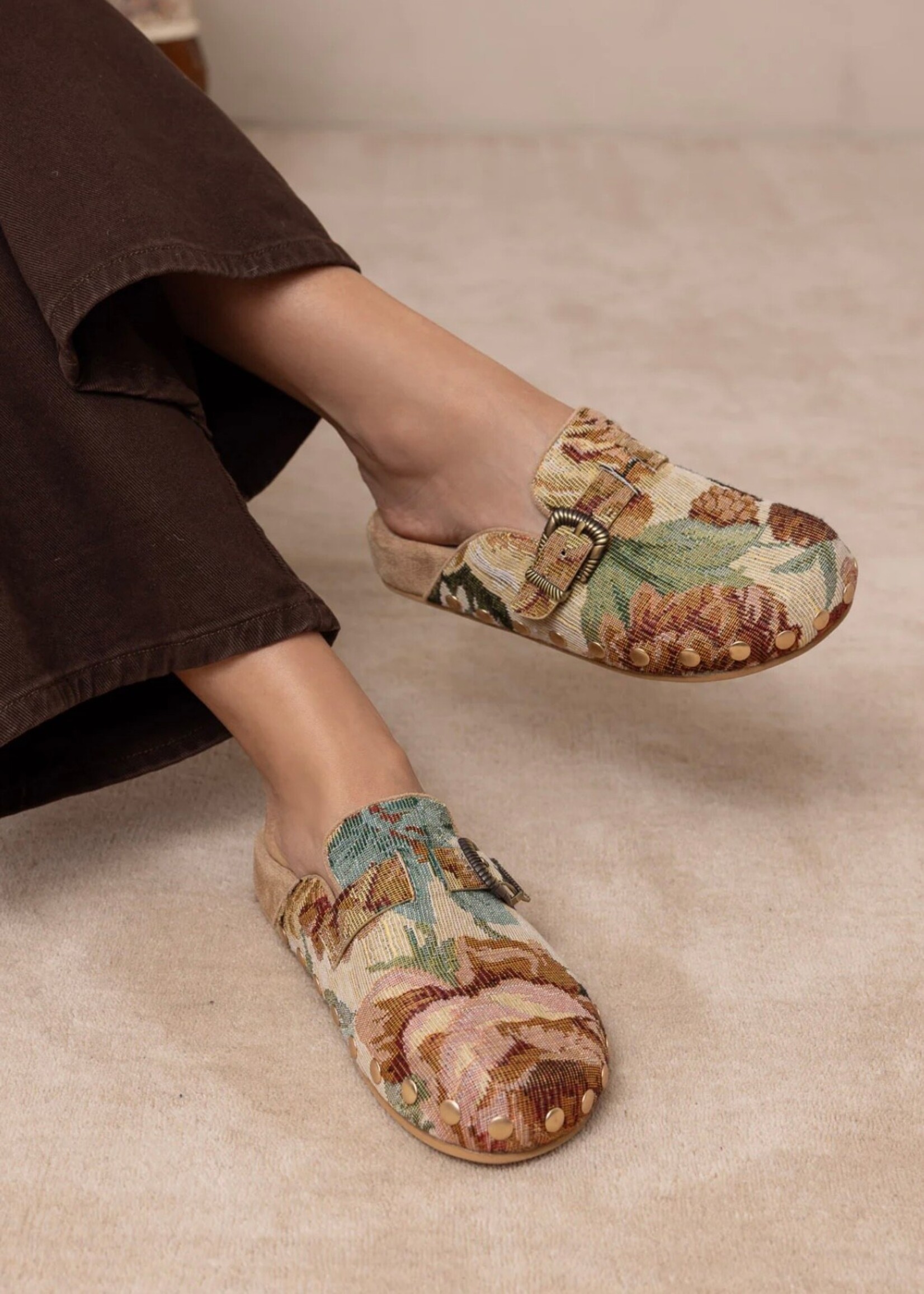 Toni Clogs with Studs