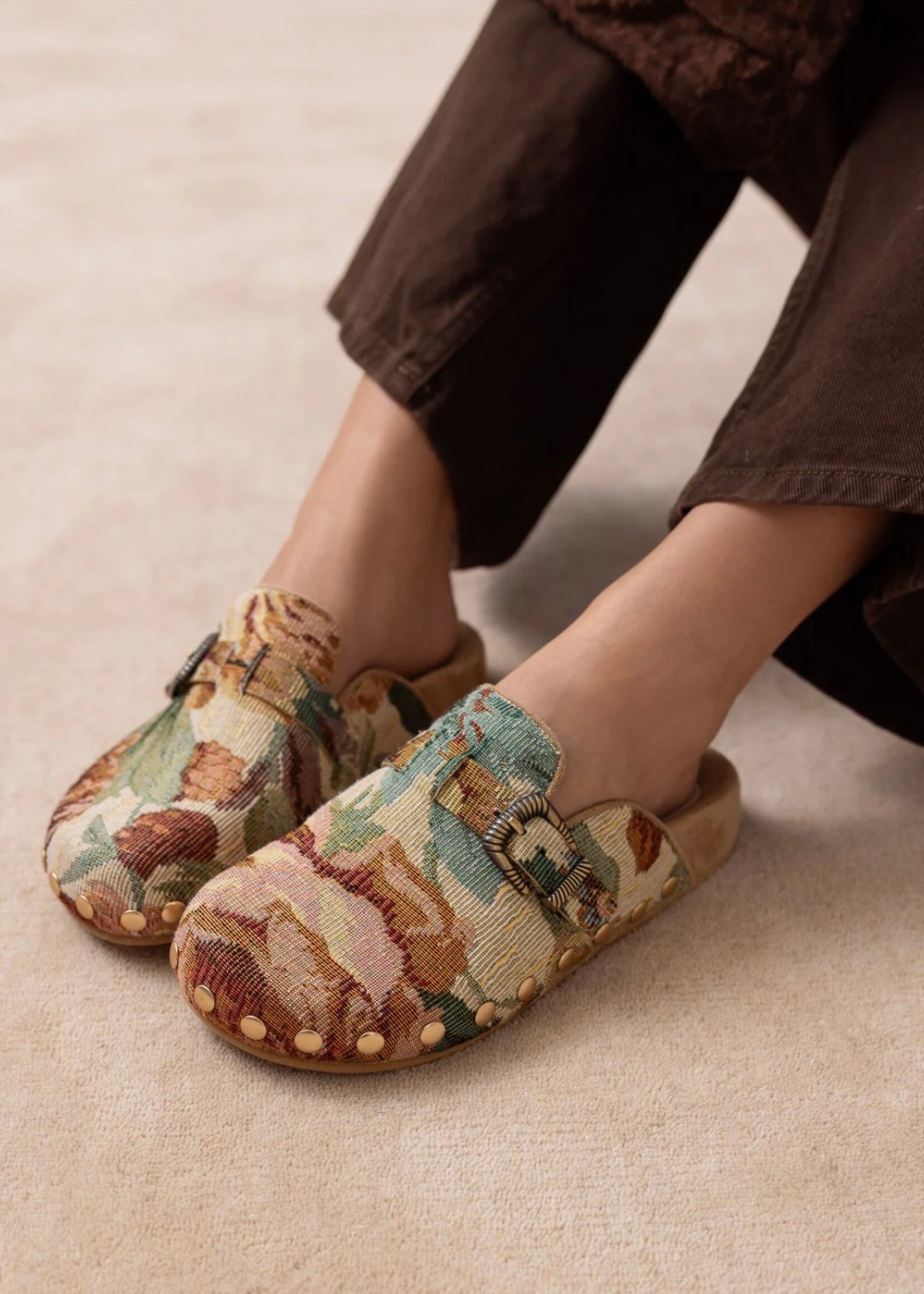 Toni Clogs with Studs