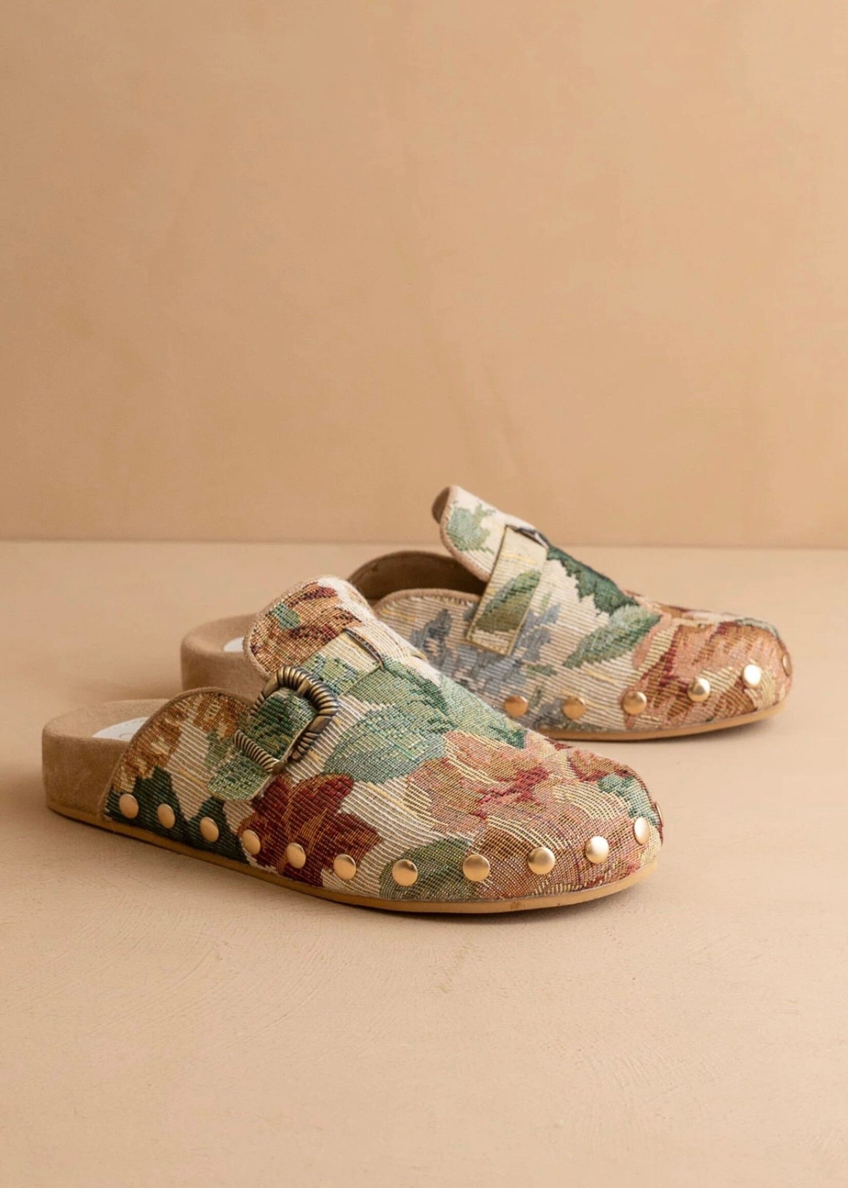 Toni Clogs with Studs