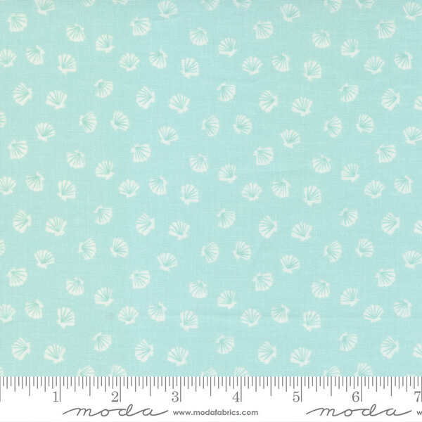 Moda Fabrics Moda - The Sea And Me / Clam Shells / 20798-13 / Light Aqua