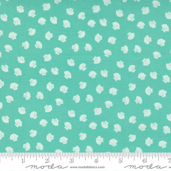 Moda Fabrics Moda - The Sea And Me / Clam Shells / 20798-15 / Aqua
