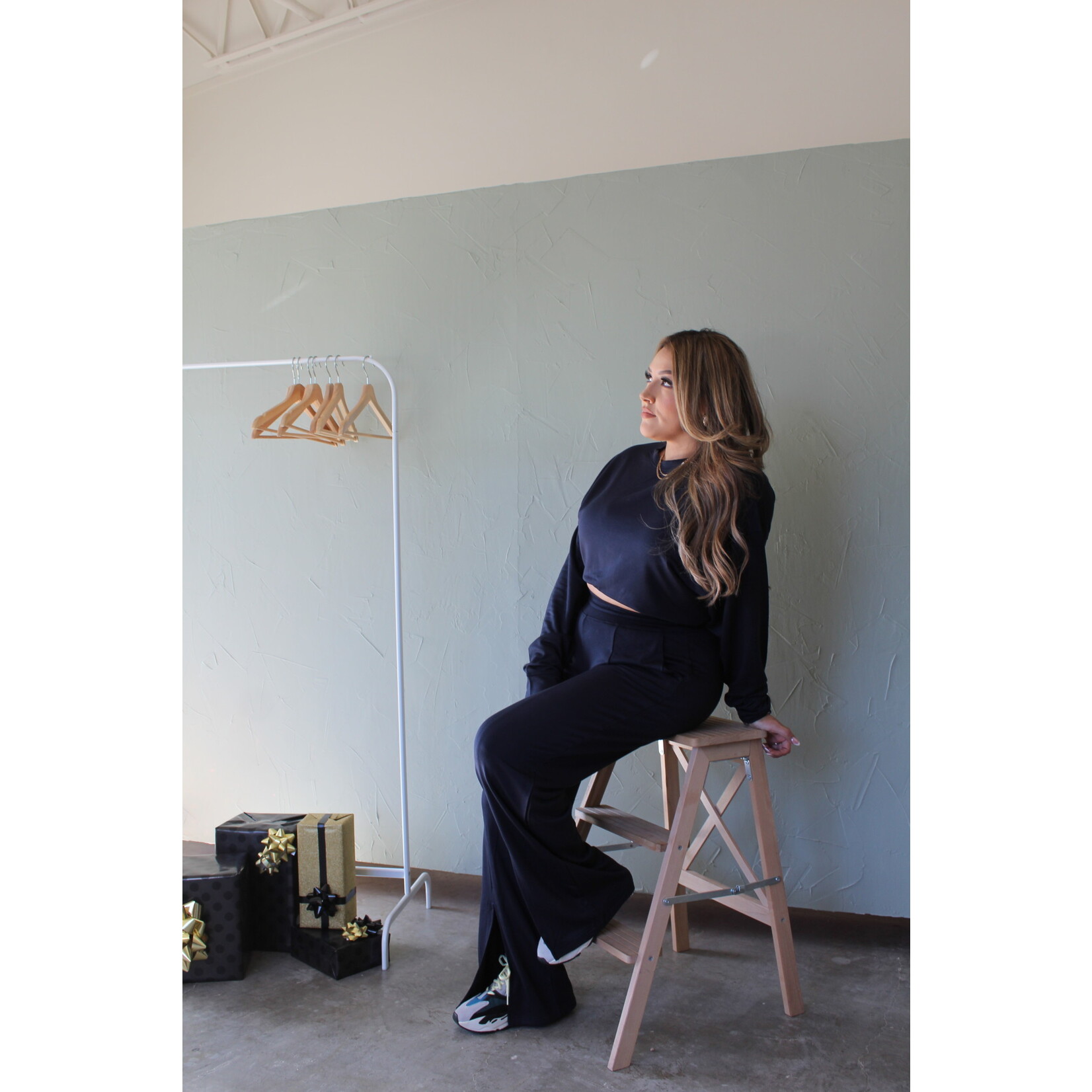 Crewneck. Oversized sleeves