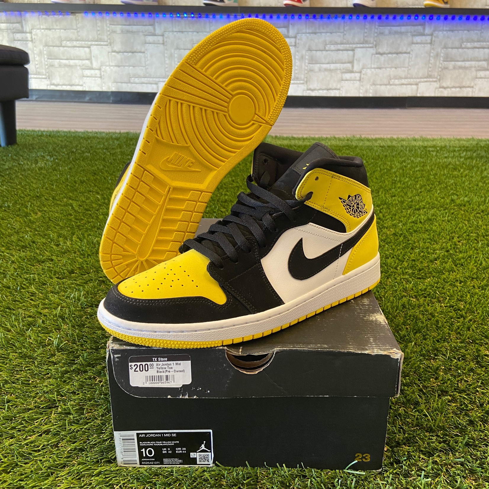 Air Jordan 1 Mid Yellow Toe Black(Pre-Owned) Size 10 - CamsKicks