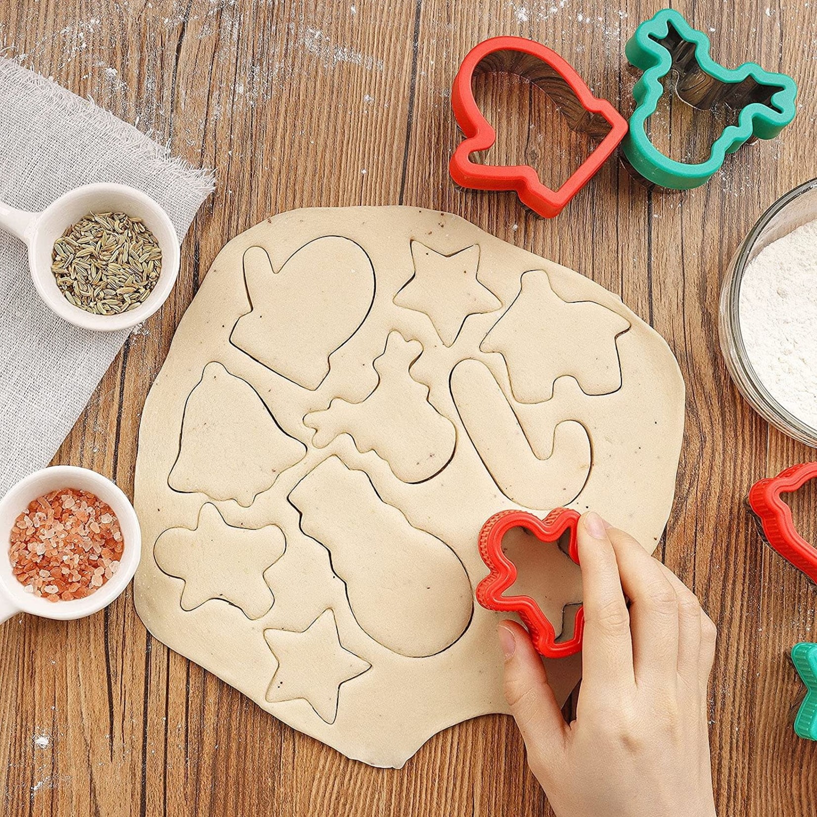 Asdirne 12 Pcs Christmas Cookie Cutter Set