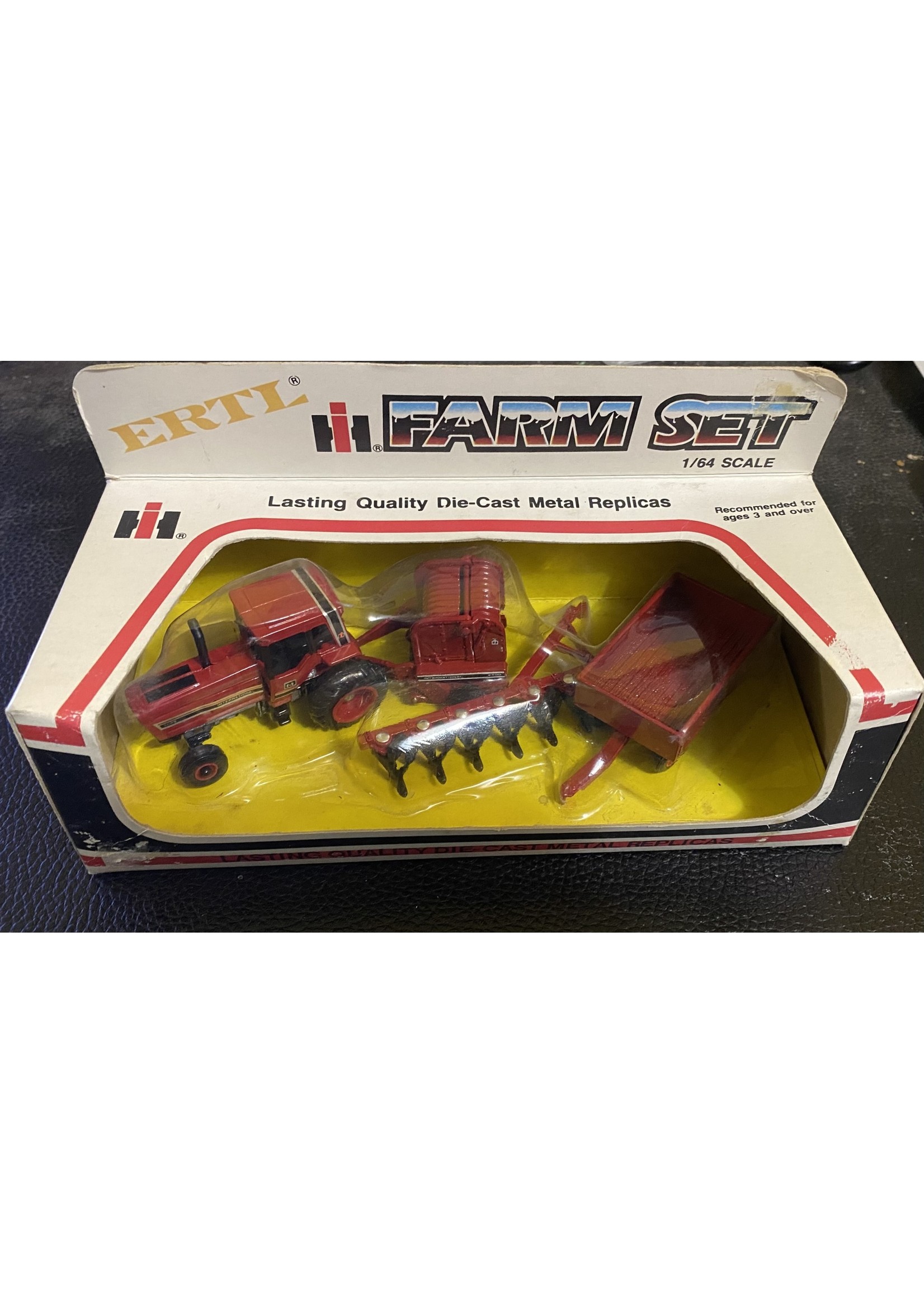 International Harvester 1/64 Internation Harvester 5088 Farm Set w/ red rims