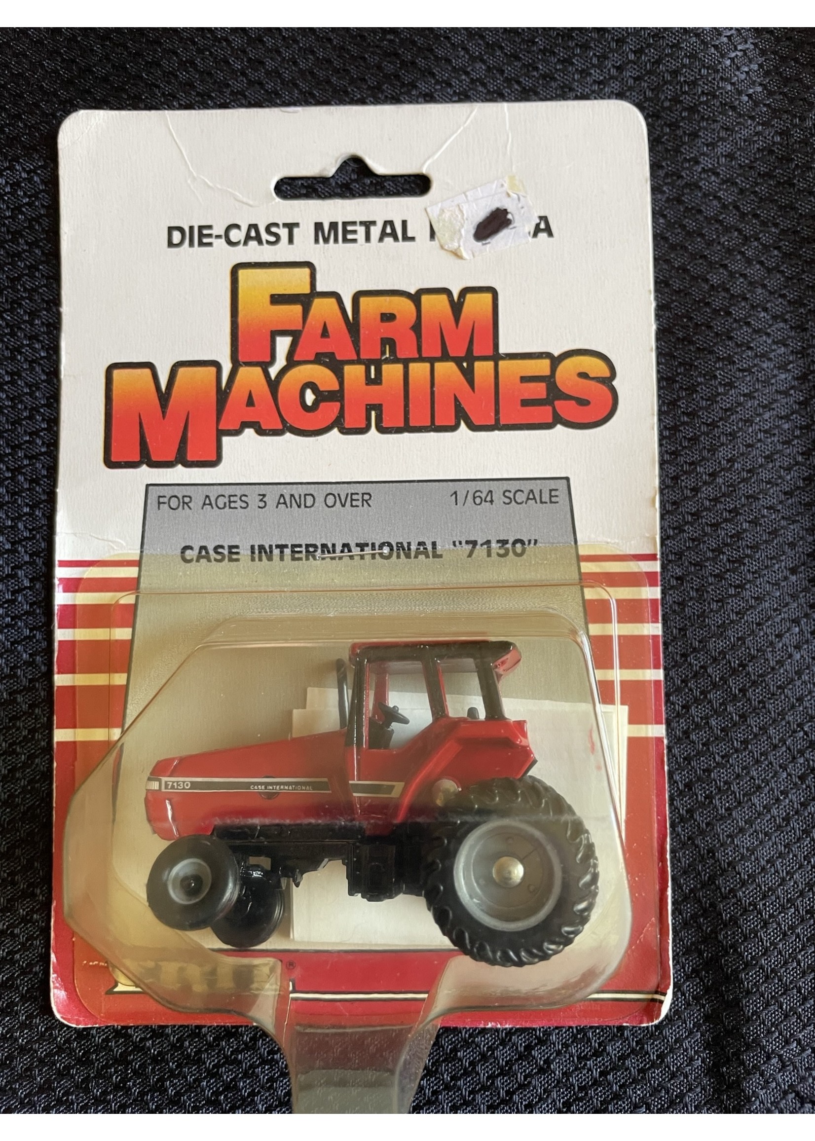 CaseIH 1/64 CaseIH Magnum 7130 Red/Gray package