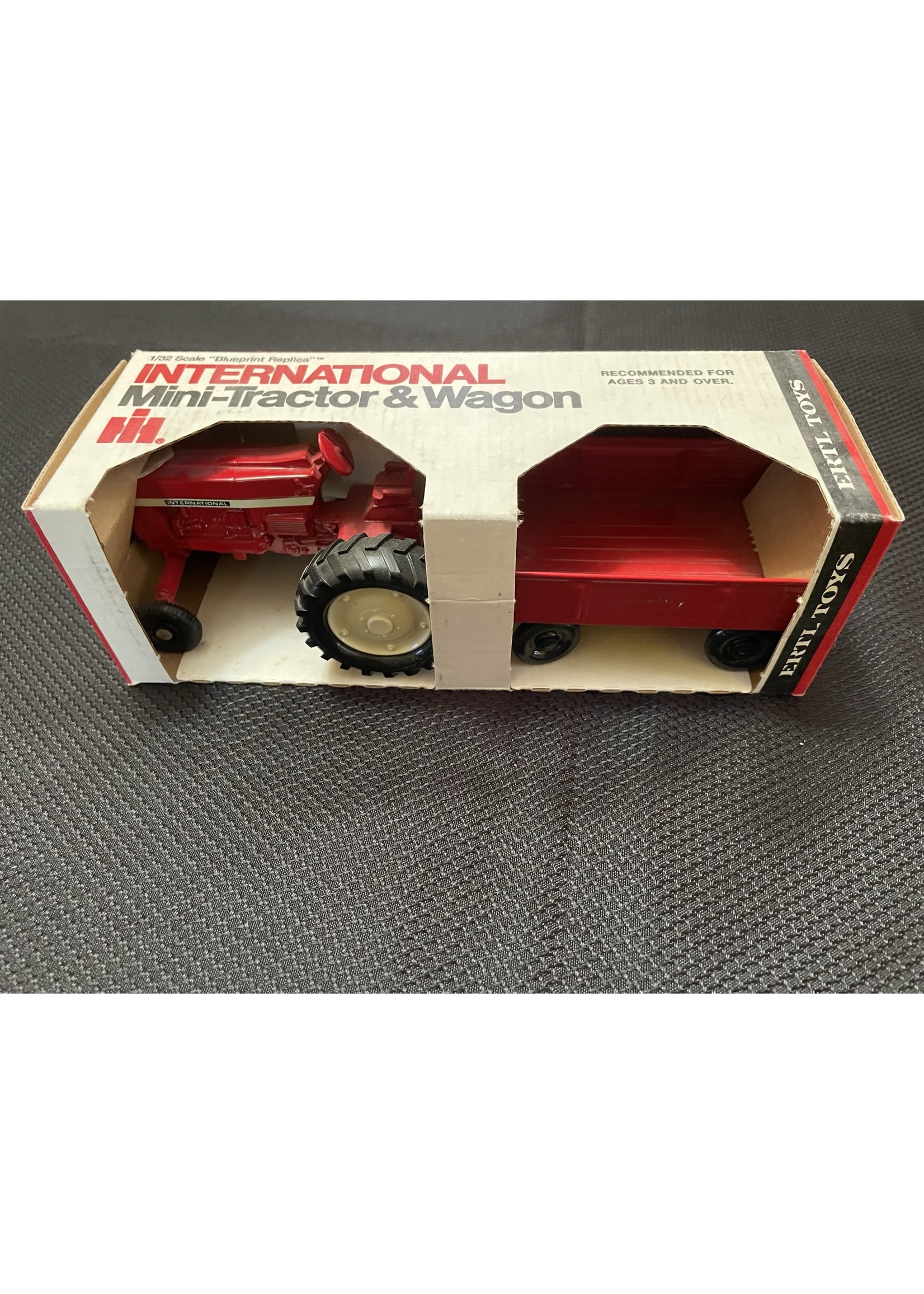 International Harvester 1/32 International Mini-Tractor and Wagon