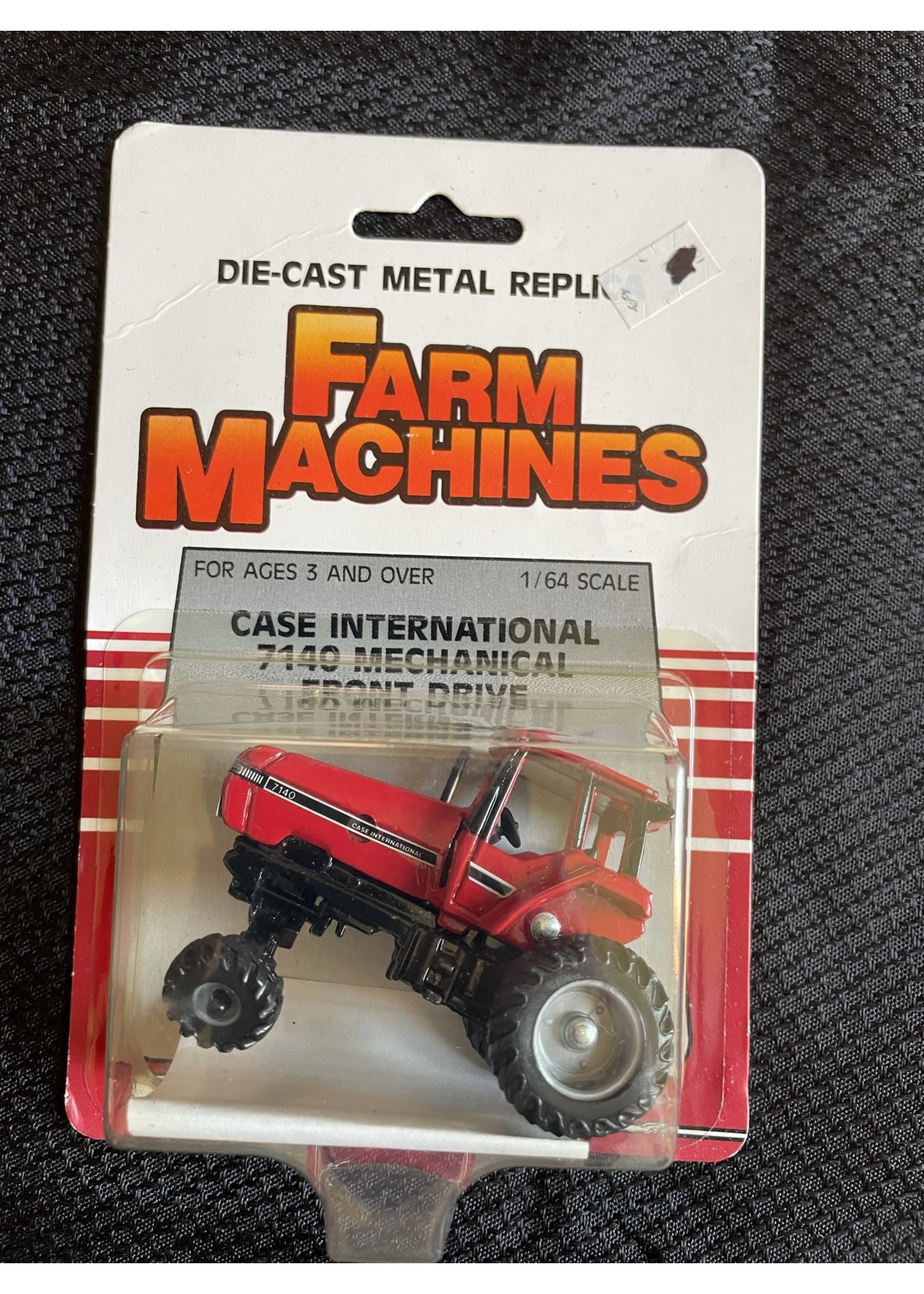 CaseIH 1/64 CaseIH Magnum 7140 MFWD Red/Gray package