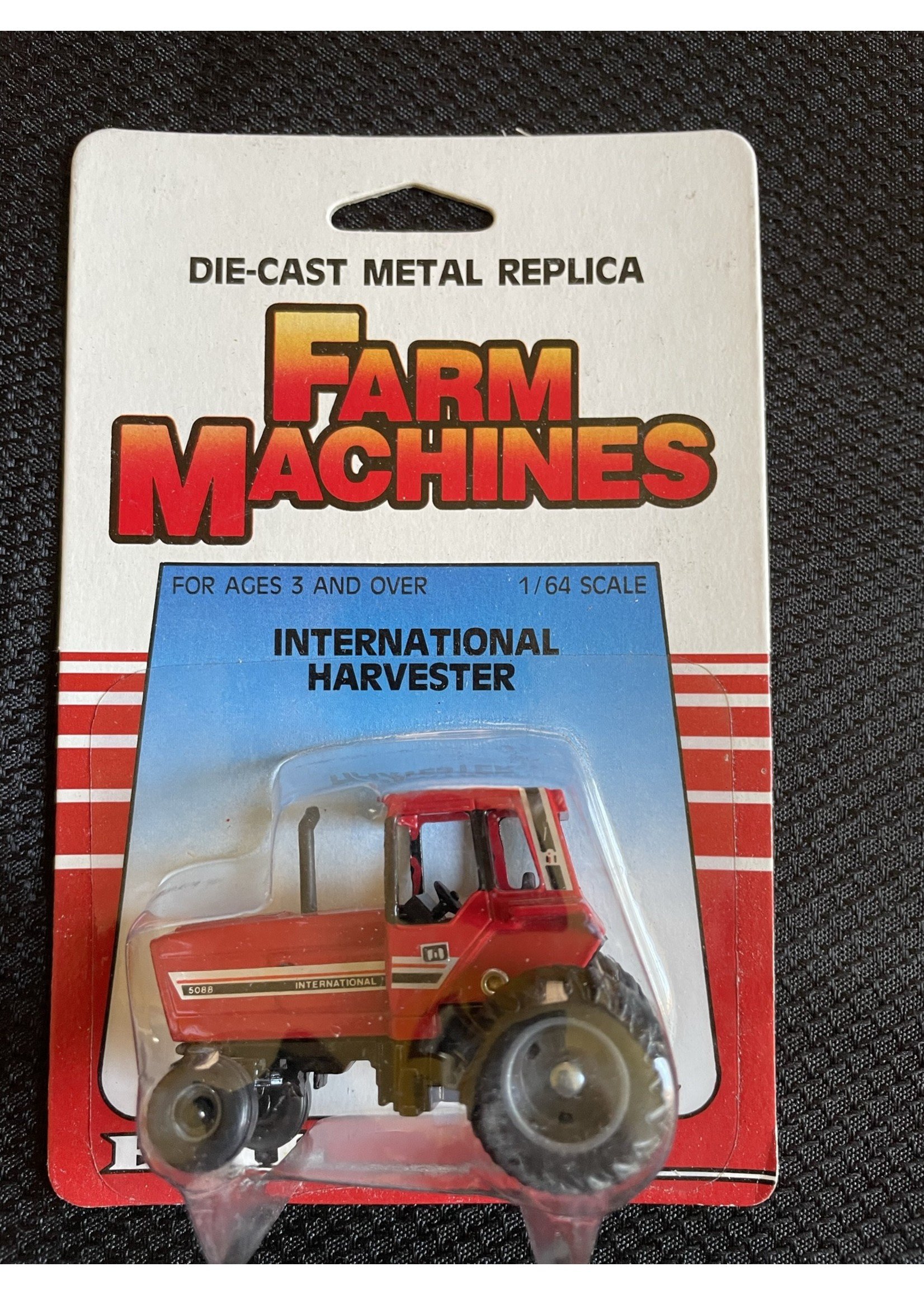 International Harvester 1/64 International Harvester 5088 Gray rims Red/White Package