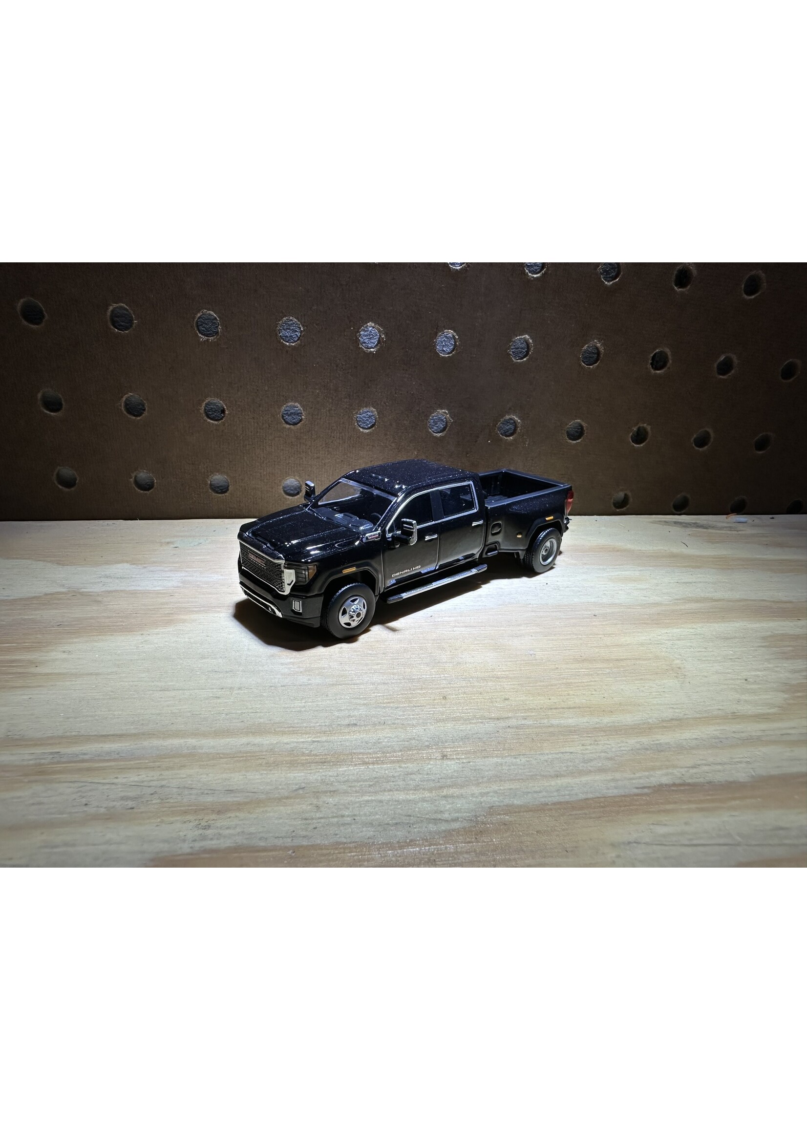 GMC 1/64 2022 GMC Sierra 3500 Denali Dually, Ebony Twilight Metallic