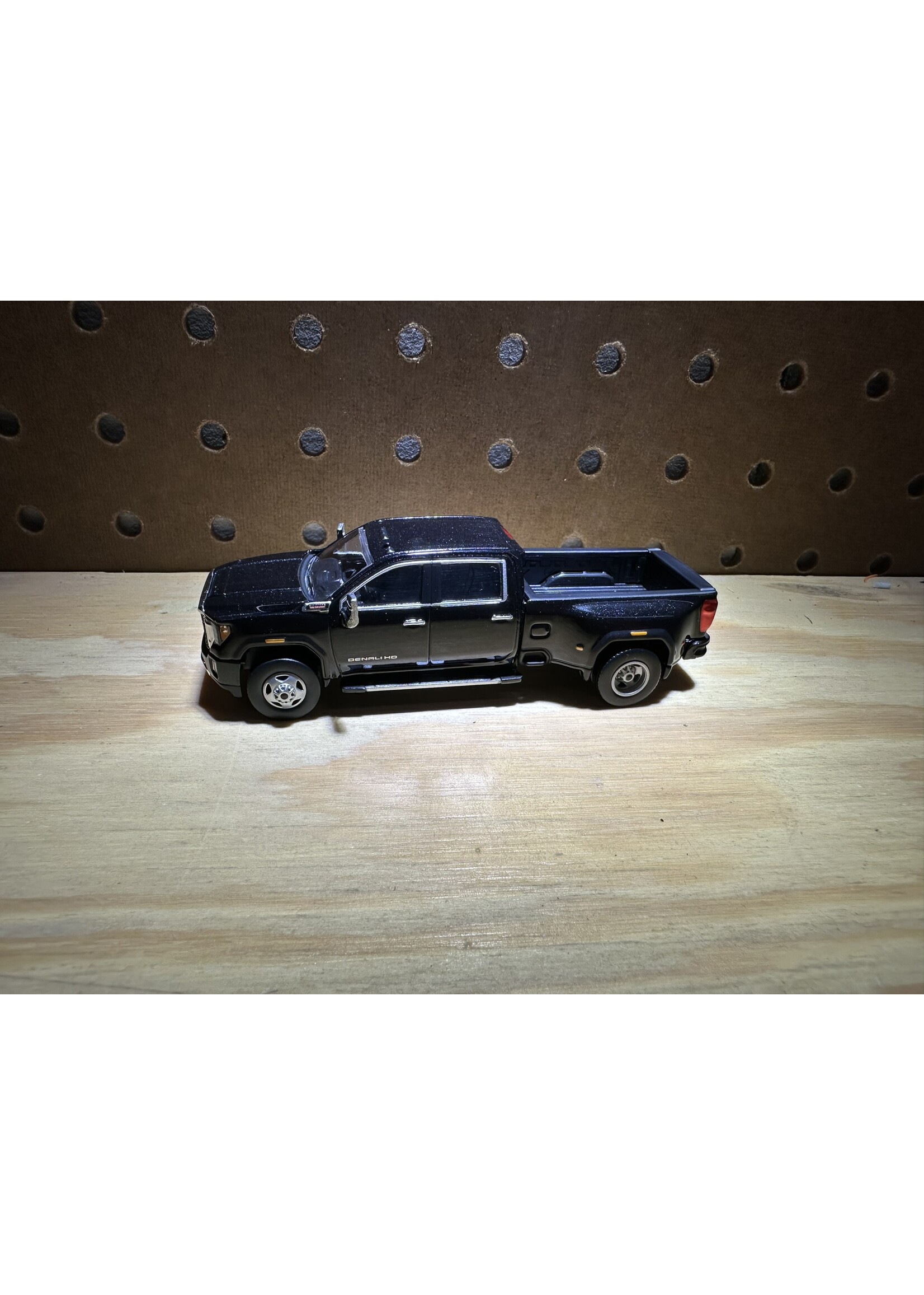 GMC 1/64 2022 GMC Sierra 3500 Denali Dually, Ebony Twilight Metallic