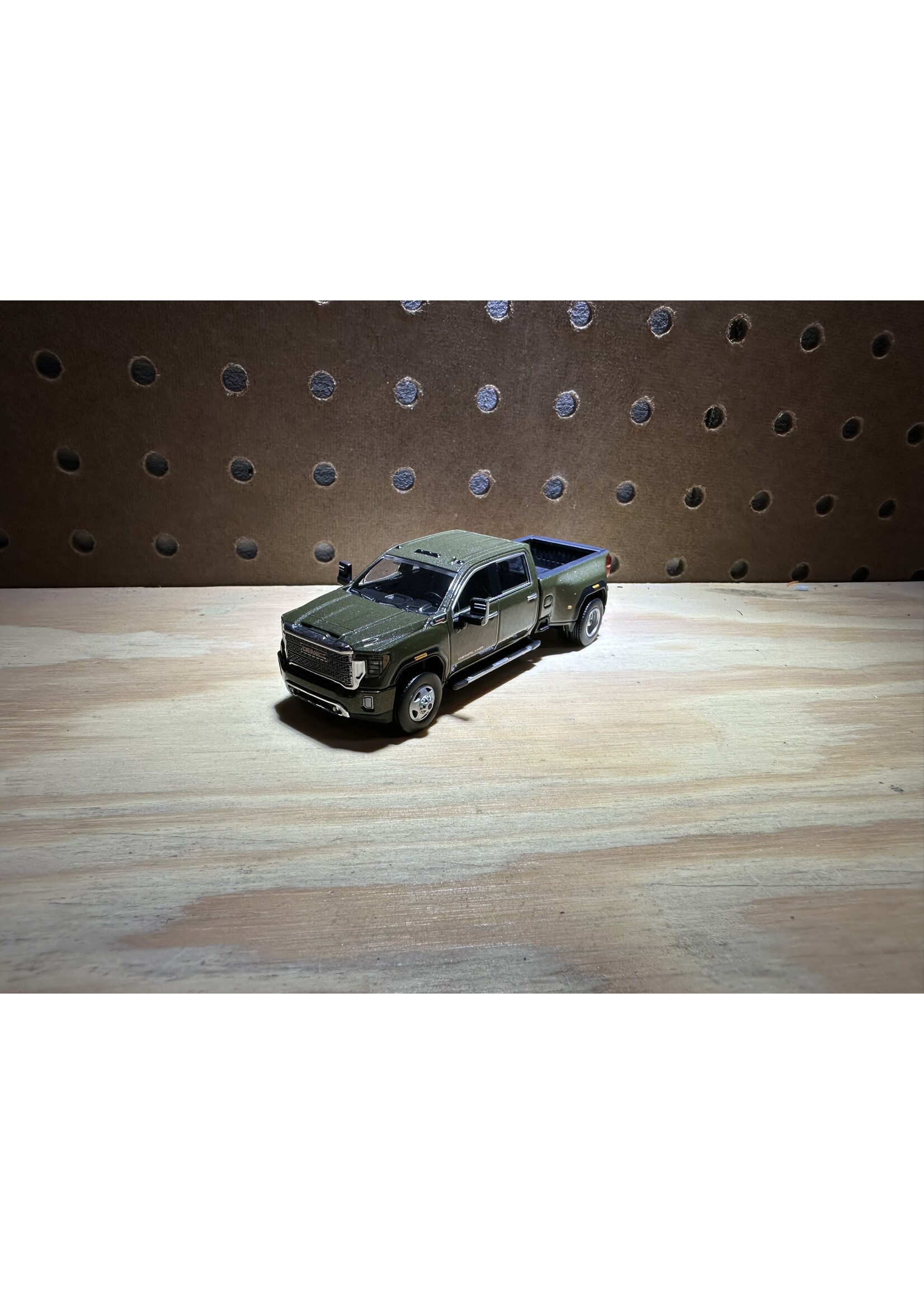 GMC 1/64 2022 GMC Sierra 3500 Denali Dually, Forest Metallic