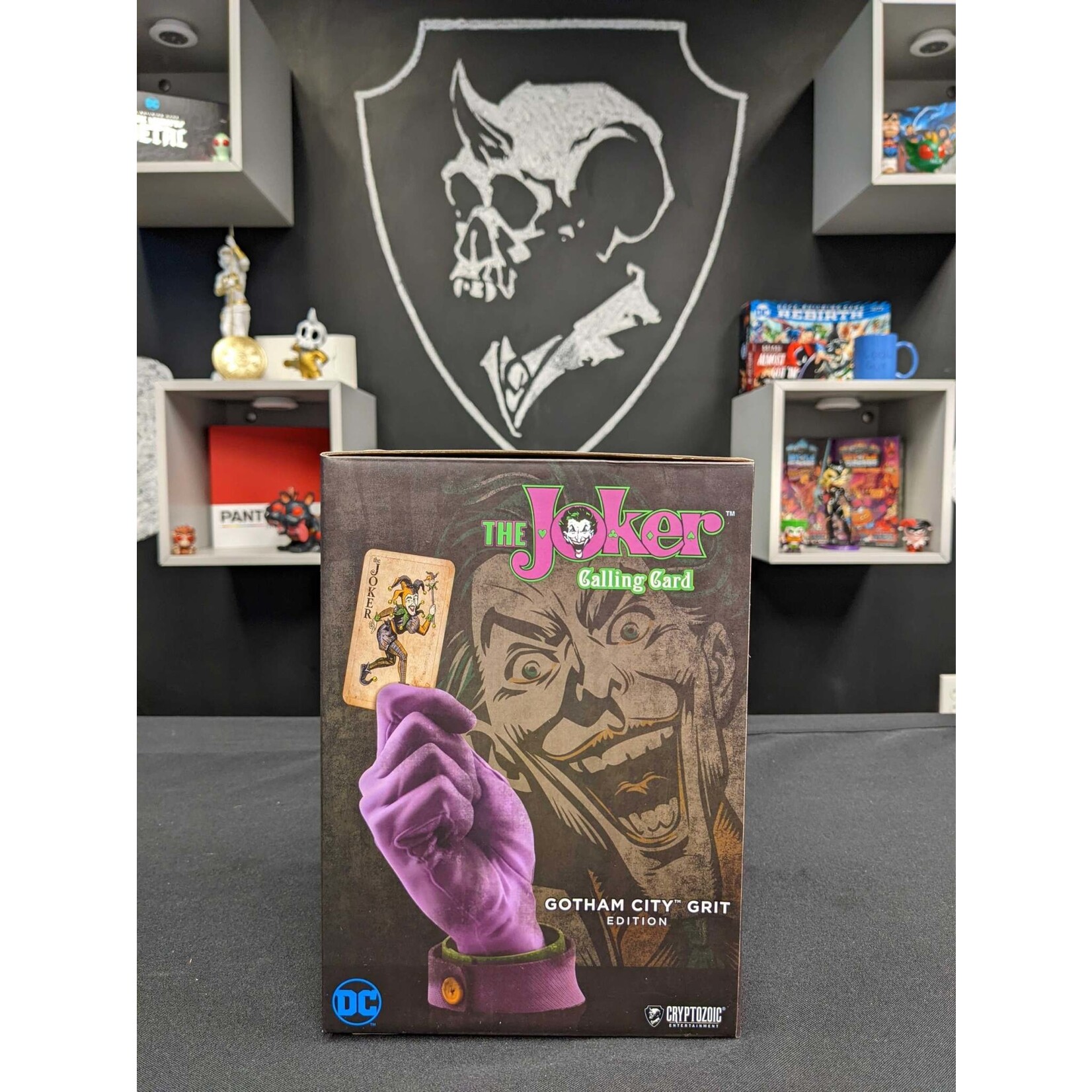 Gotham Grit Statue: The Joker Calling Card