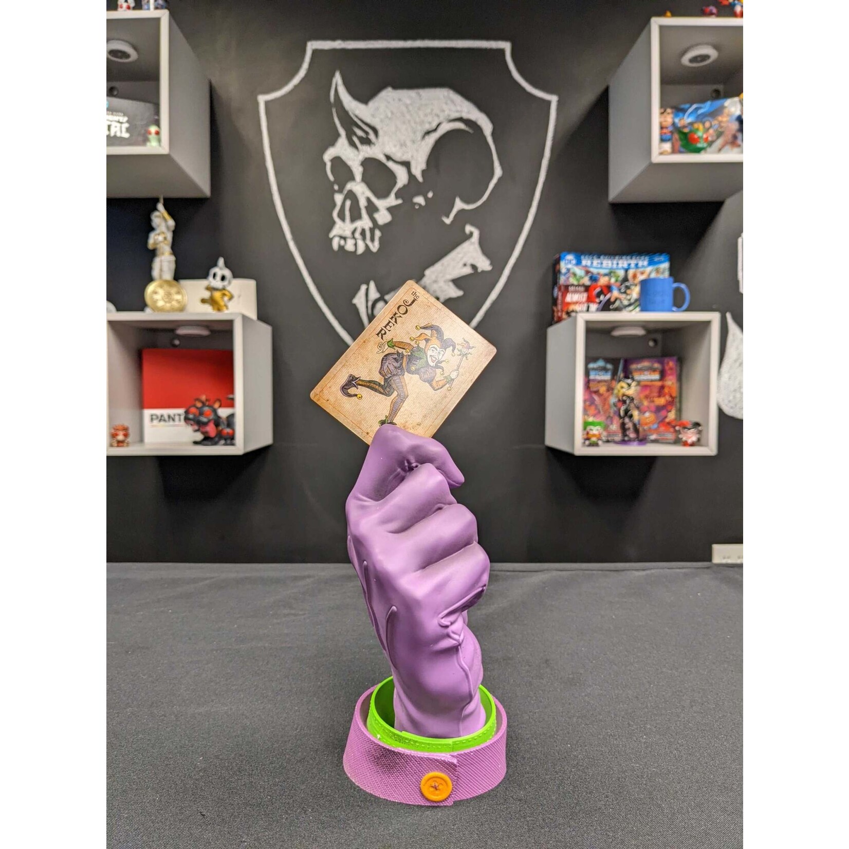 Gotham Grit Statue: The Joker Calling Card