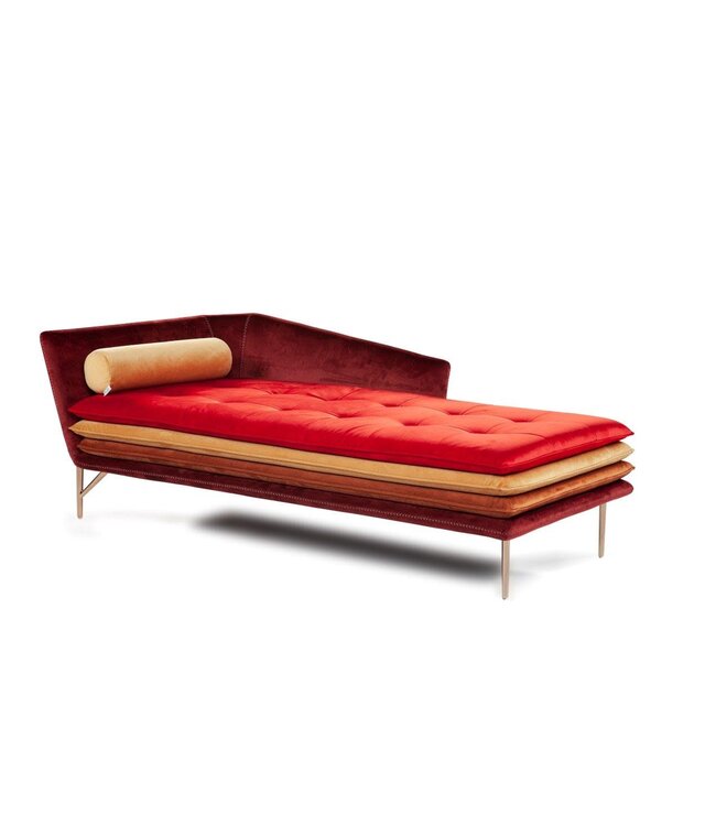 MATER FAMILIAS DAYBED.