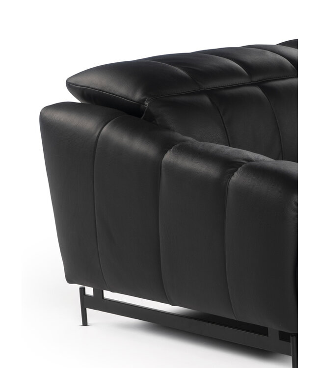 GIANO SECTIONAL (VC 410+G07) - BLACK LEATHER; ONE RECLINING SEAT WITH MATTE BLACK METAL LEGS
