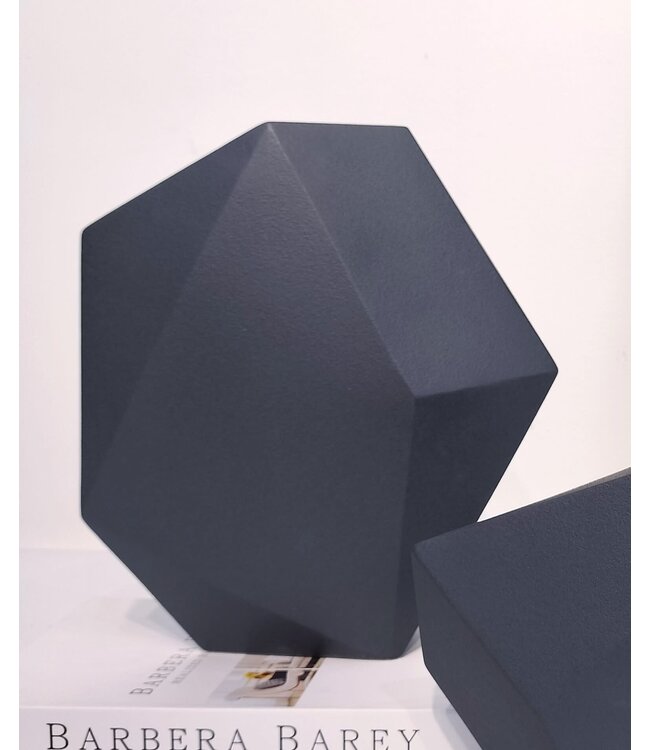 MINIMALIST POLYGON VASE