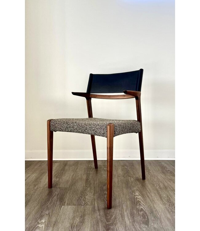 ITSUKI DINING CHAIR